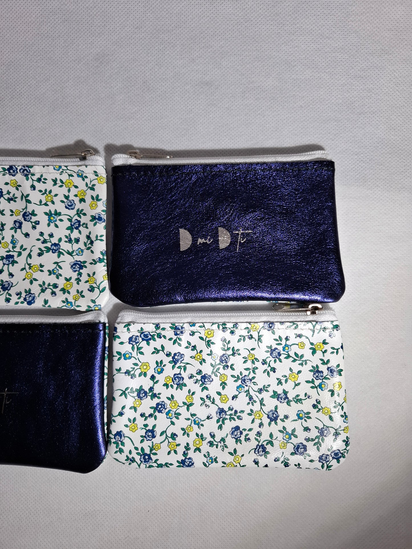 Monedero de piel flores azules y metalizado