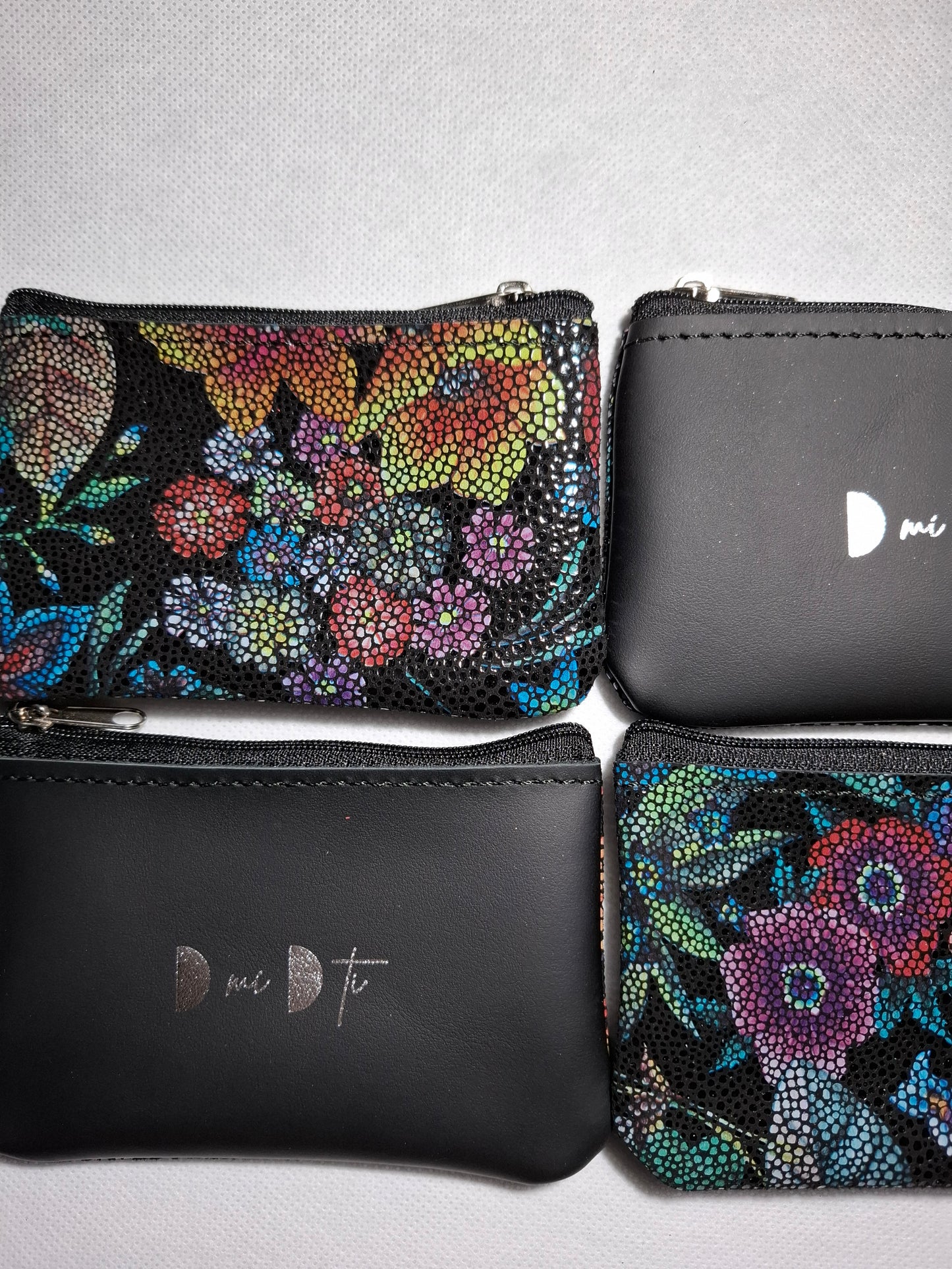 Monedero de piel flores brillo sobre negro