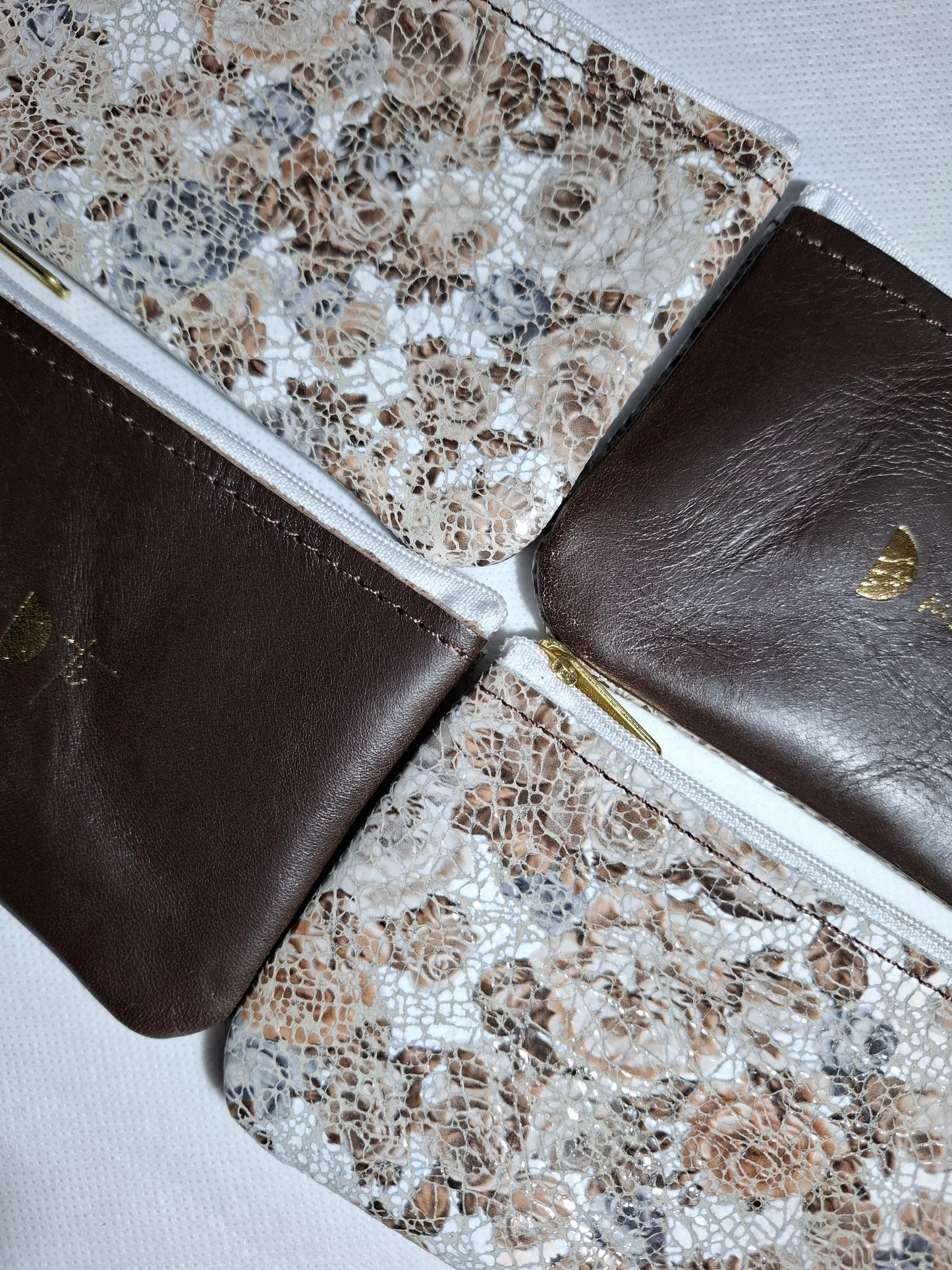 Monedero de piel flores marrón y gris