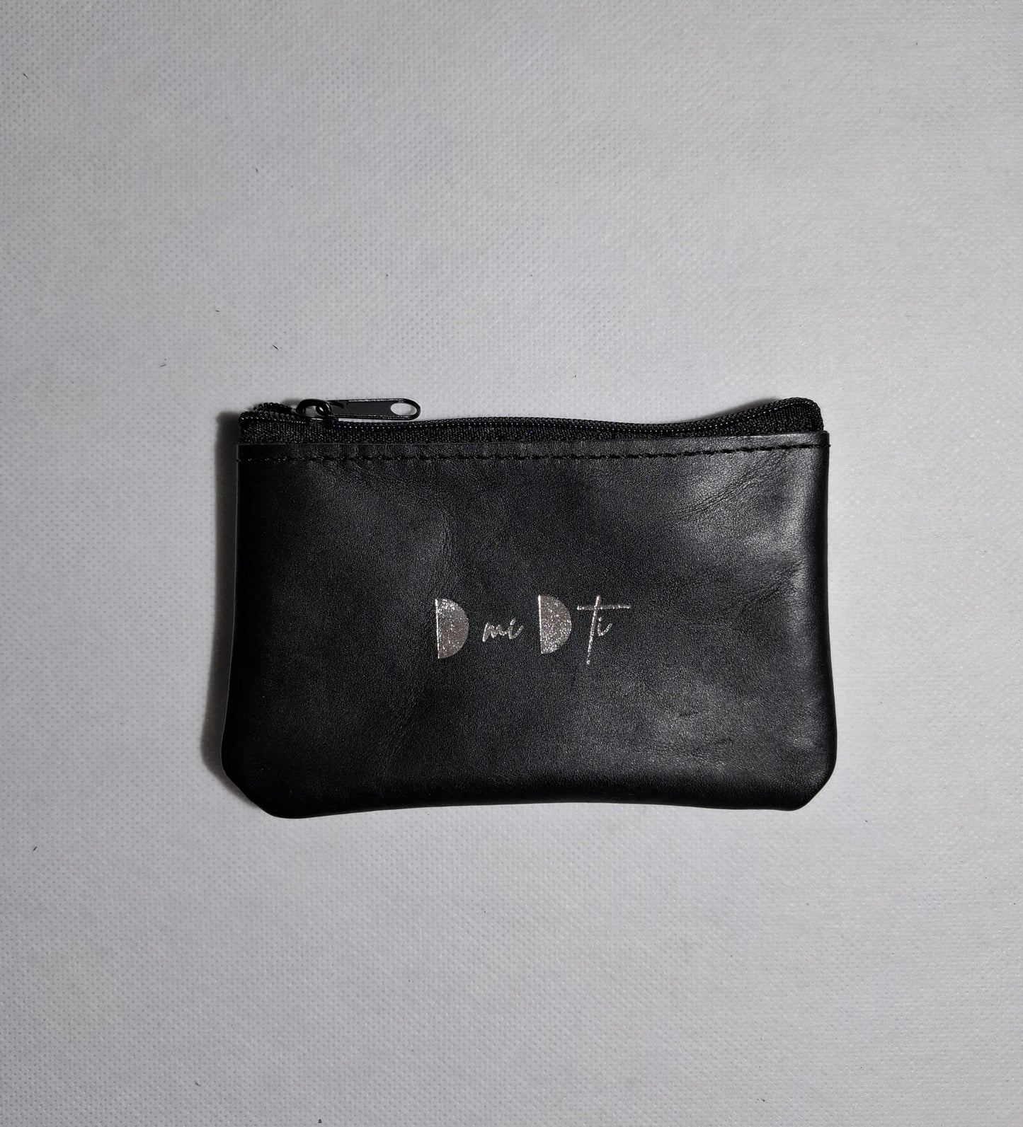 Monedero de piel blanco y plata