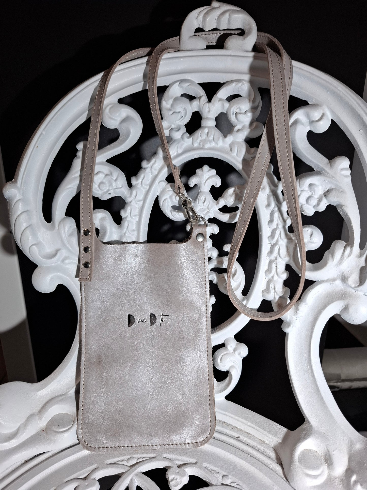 Bolso de móvil de piel anacarada beige