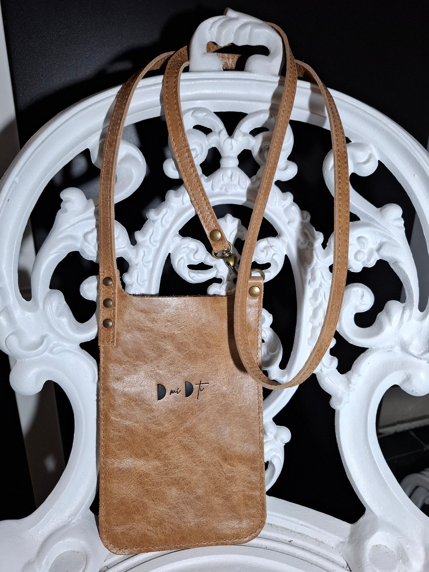 Bolso de móvil de piel envejecida marrón