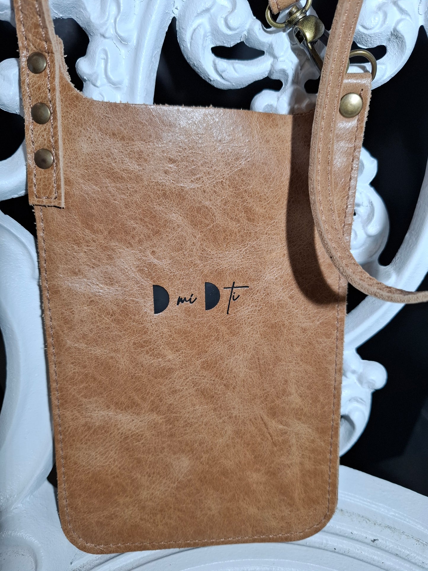 Bolso de móvil de piel envejecida marrón