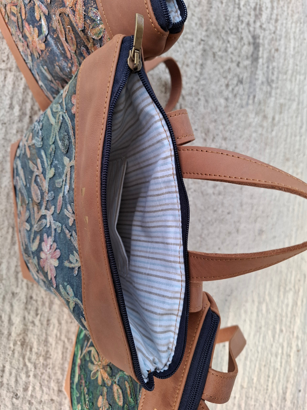 Mochila antirrobo TERRA CHÁ piel marrón y denim efecto óxido