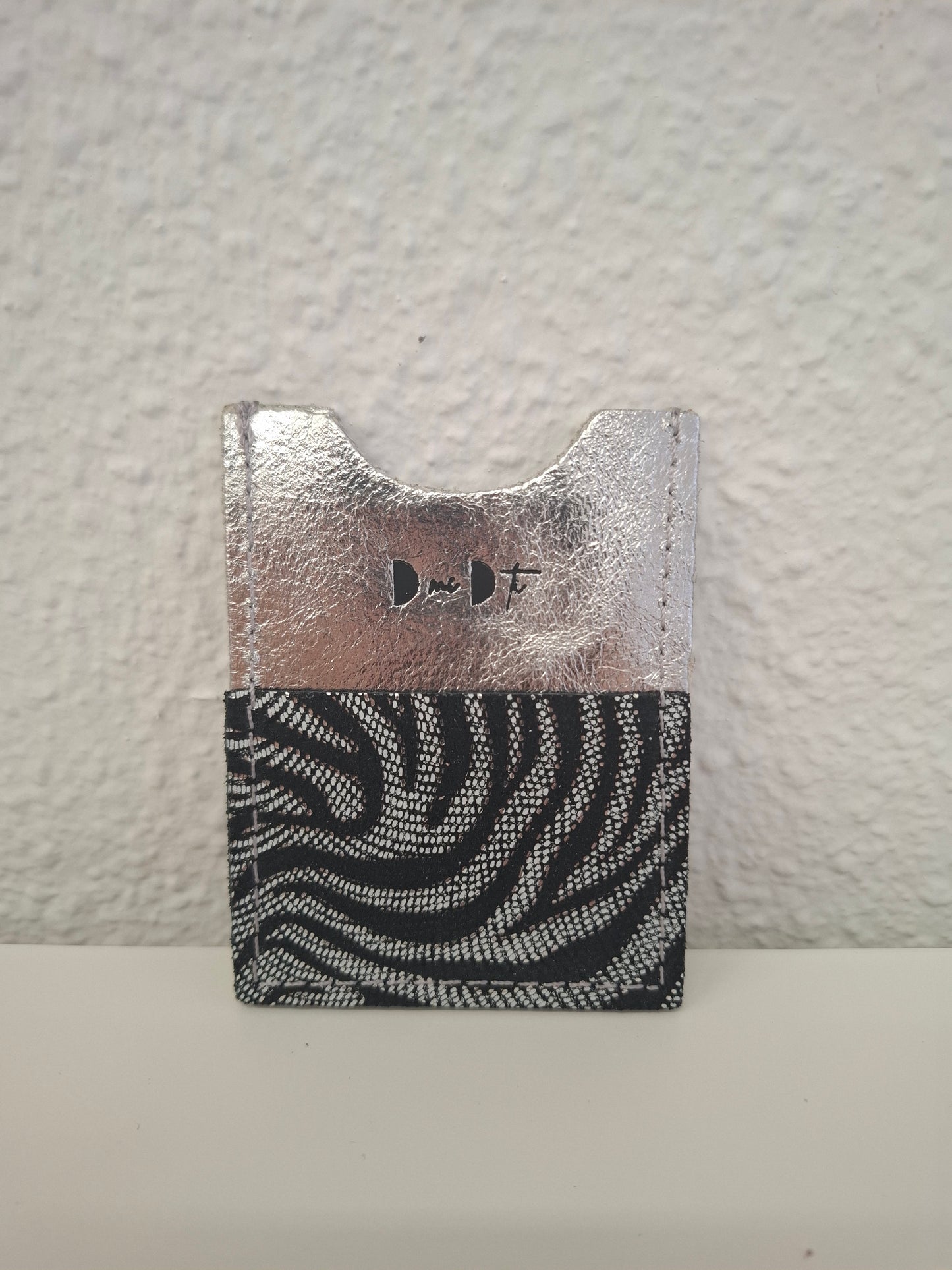 Tarjetero piel cebra brillo