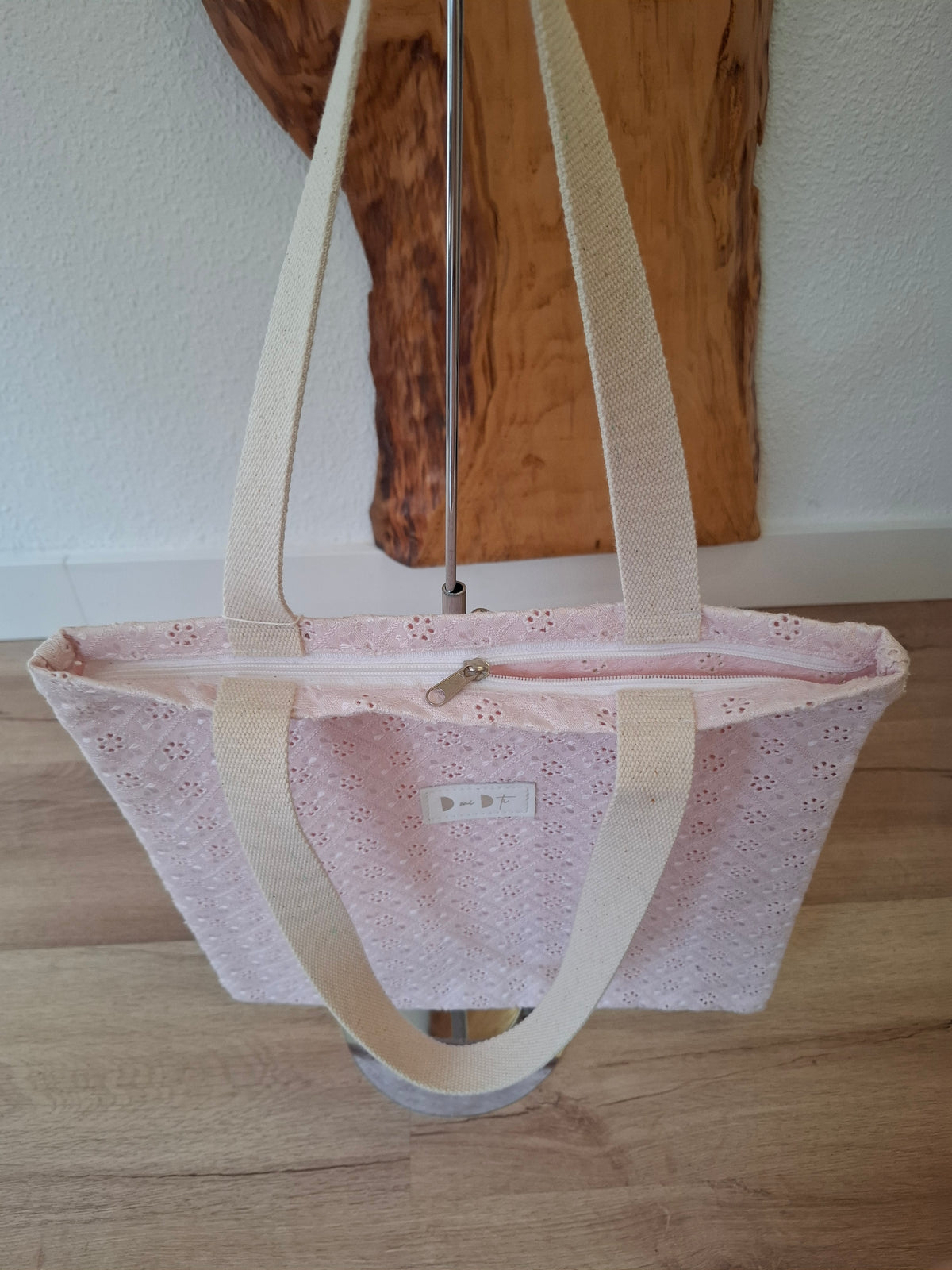 Bolsa IGUÑA rosa flores troqueladas