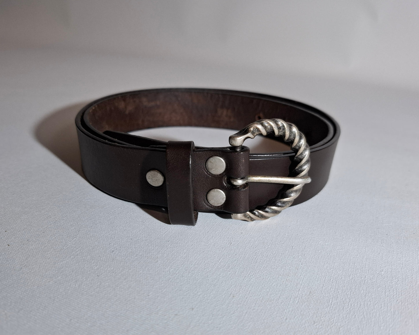 Cinturón de piel marrón oscura 3cm hebilla espiral