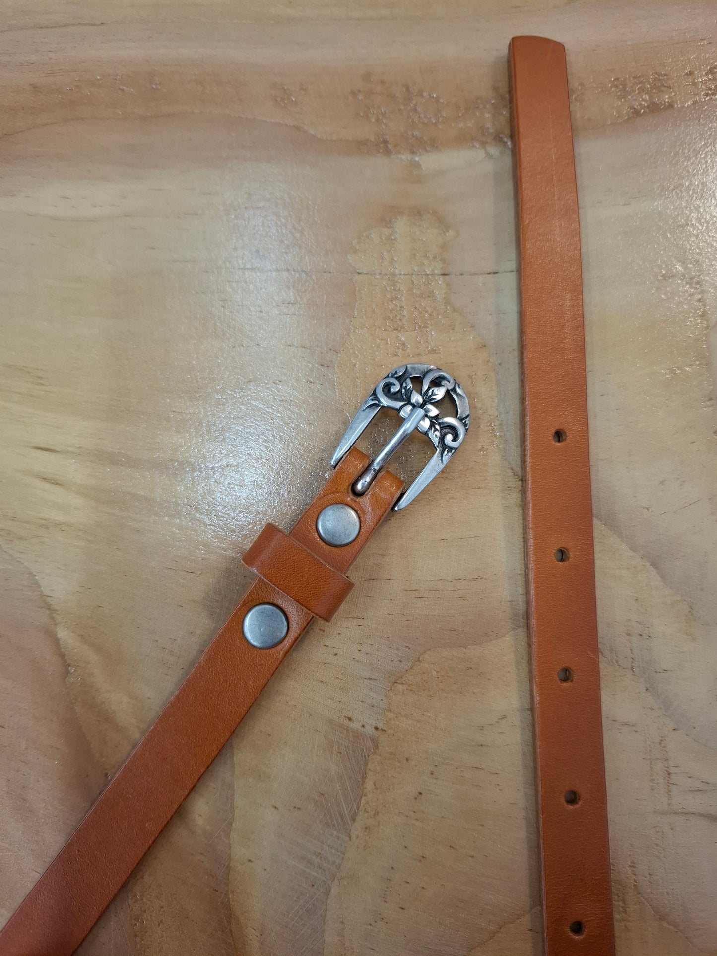 Cinturón de piel camel 1,5cm hebilla plata vieja