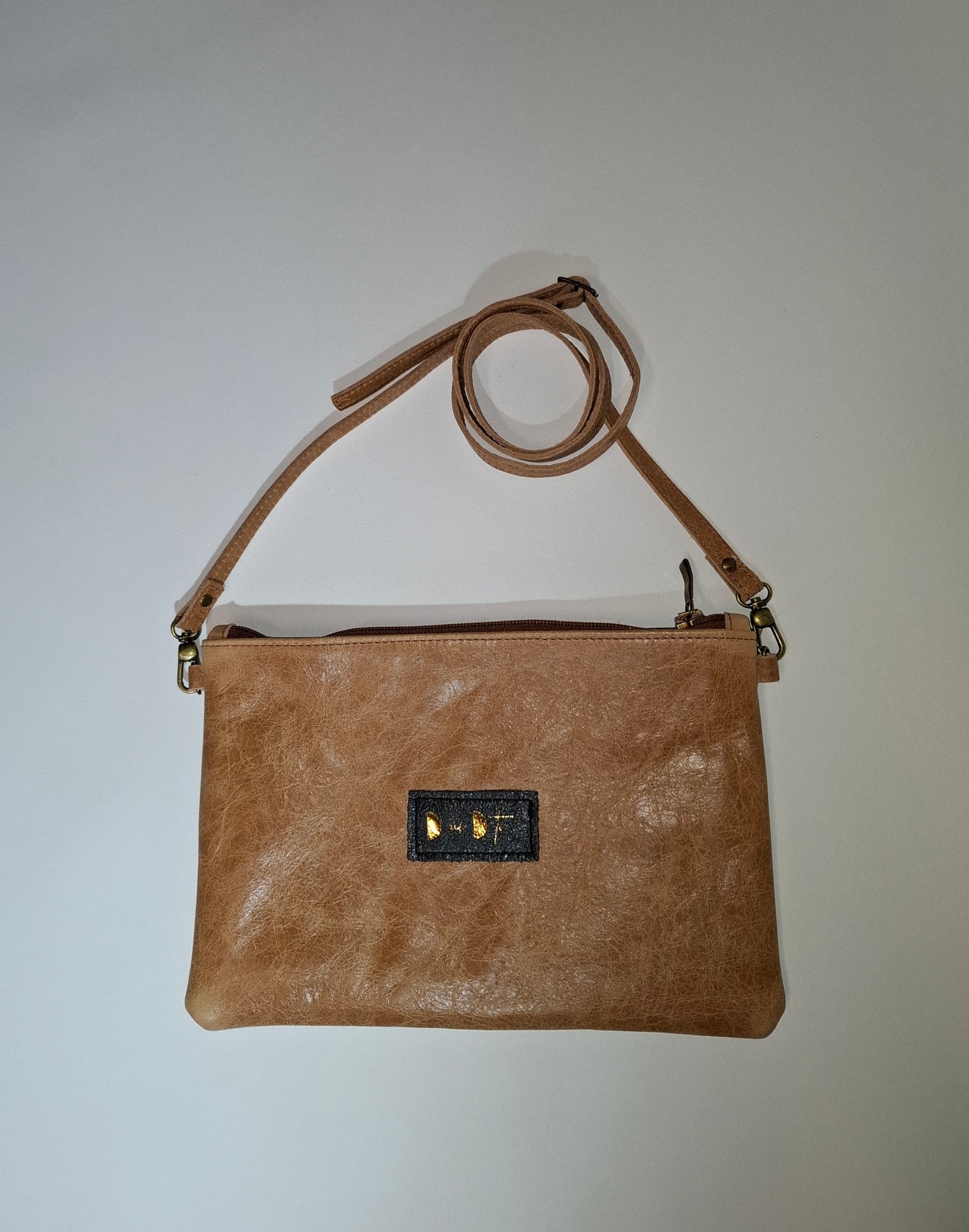 Bolso bandolera DOBRA piel envejecida marrón y negro reversible