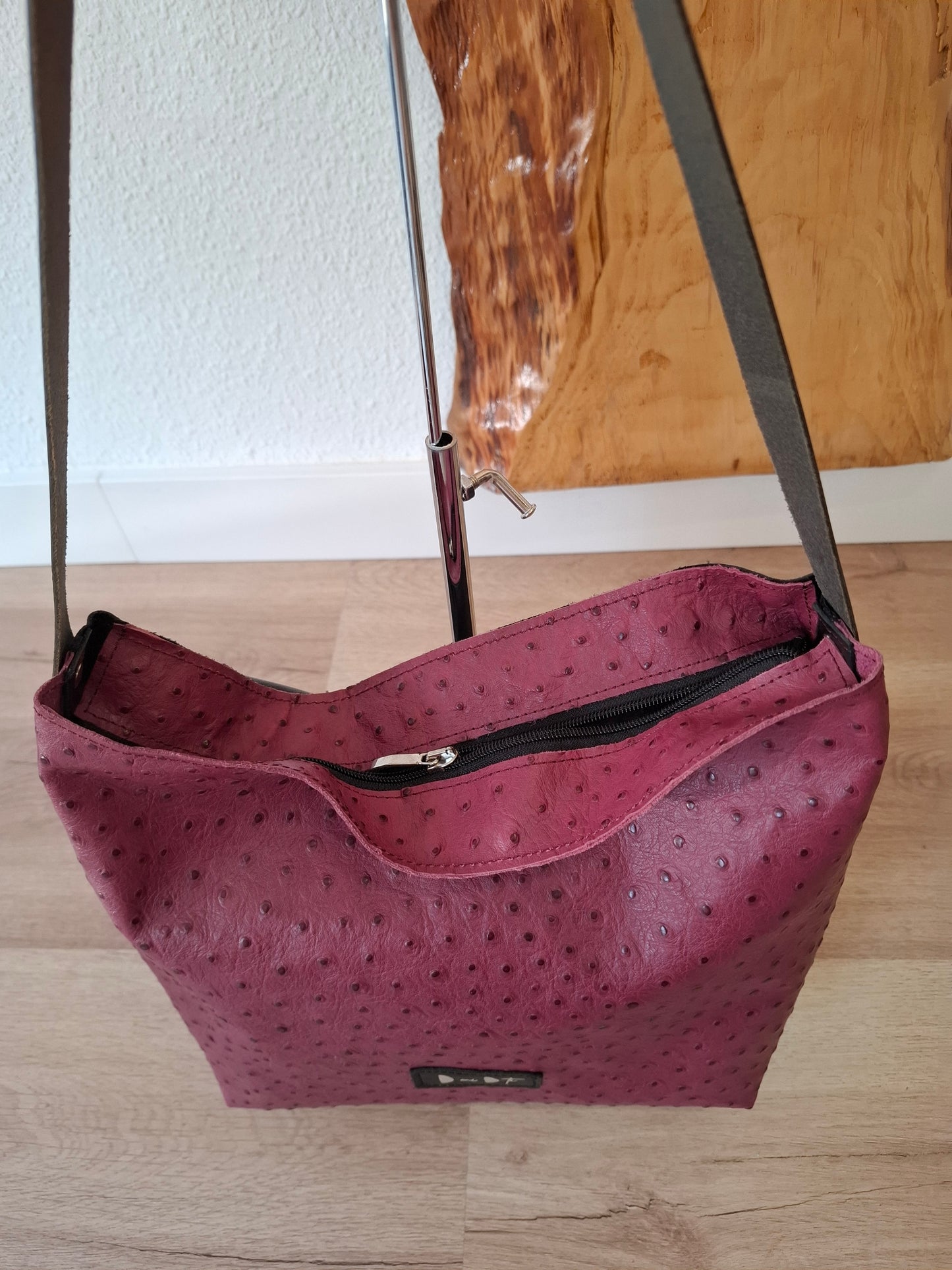Bolso IGUÑA piel avestruz berenjena