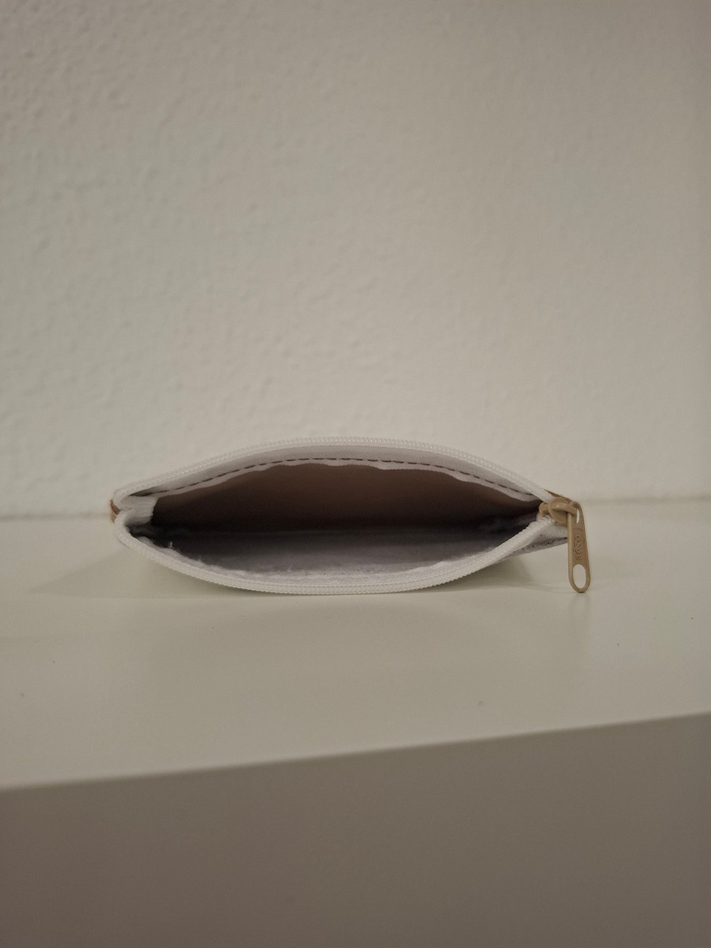 Monedero de piel marrón mosaico y brillo