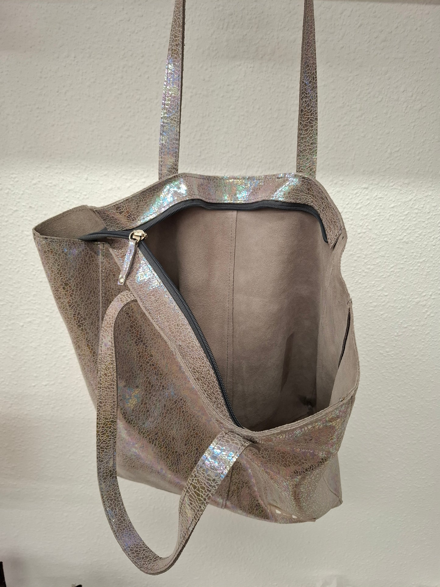 Bolso shopper VEGA XL piel brillante tornasolada gris