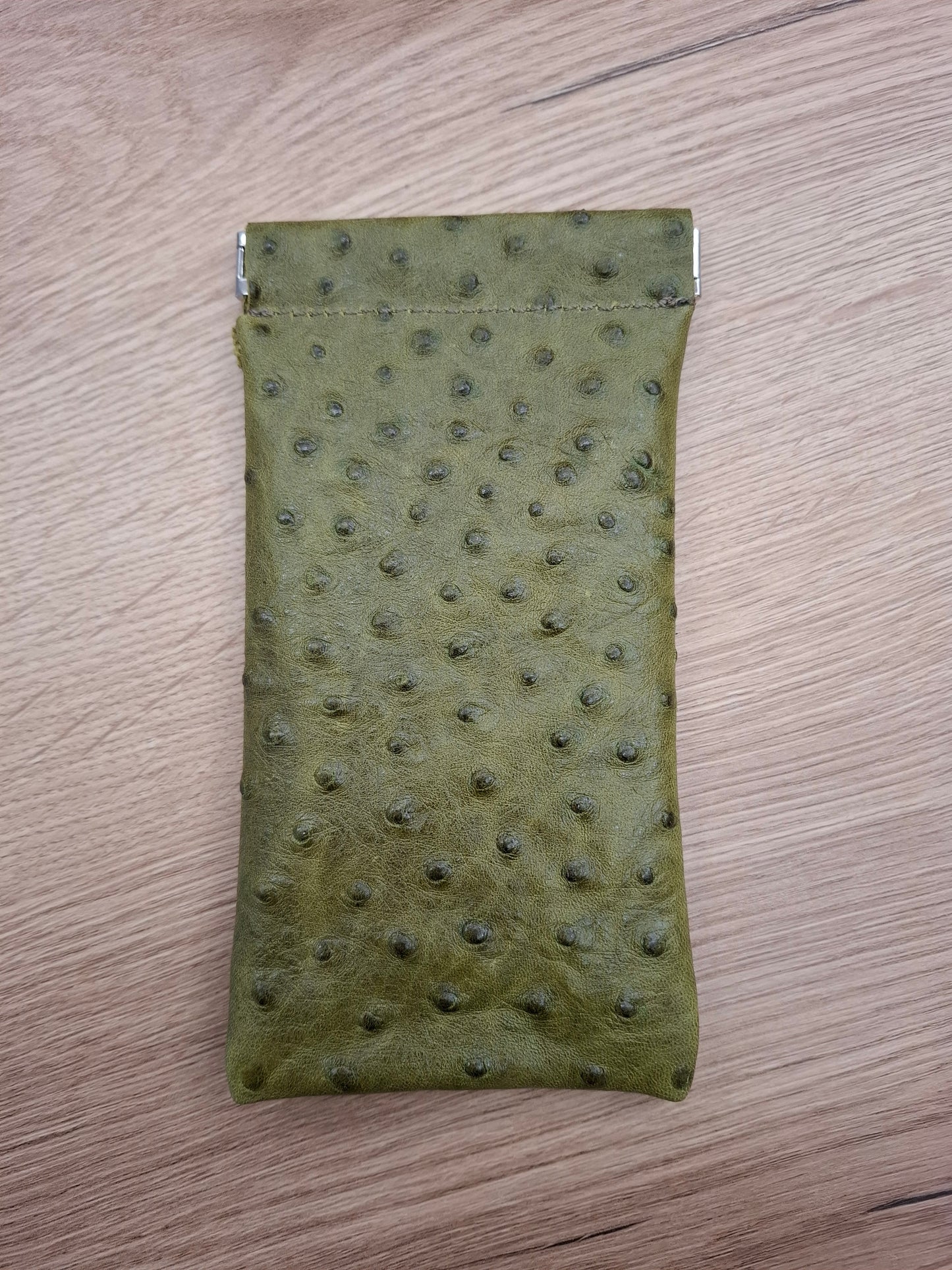 Funda gafas piel verde estampado avestruz