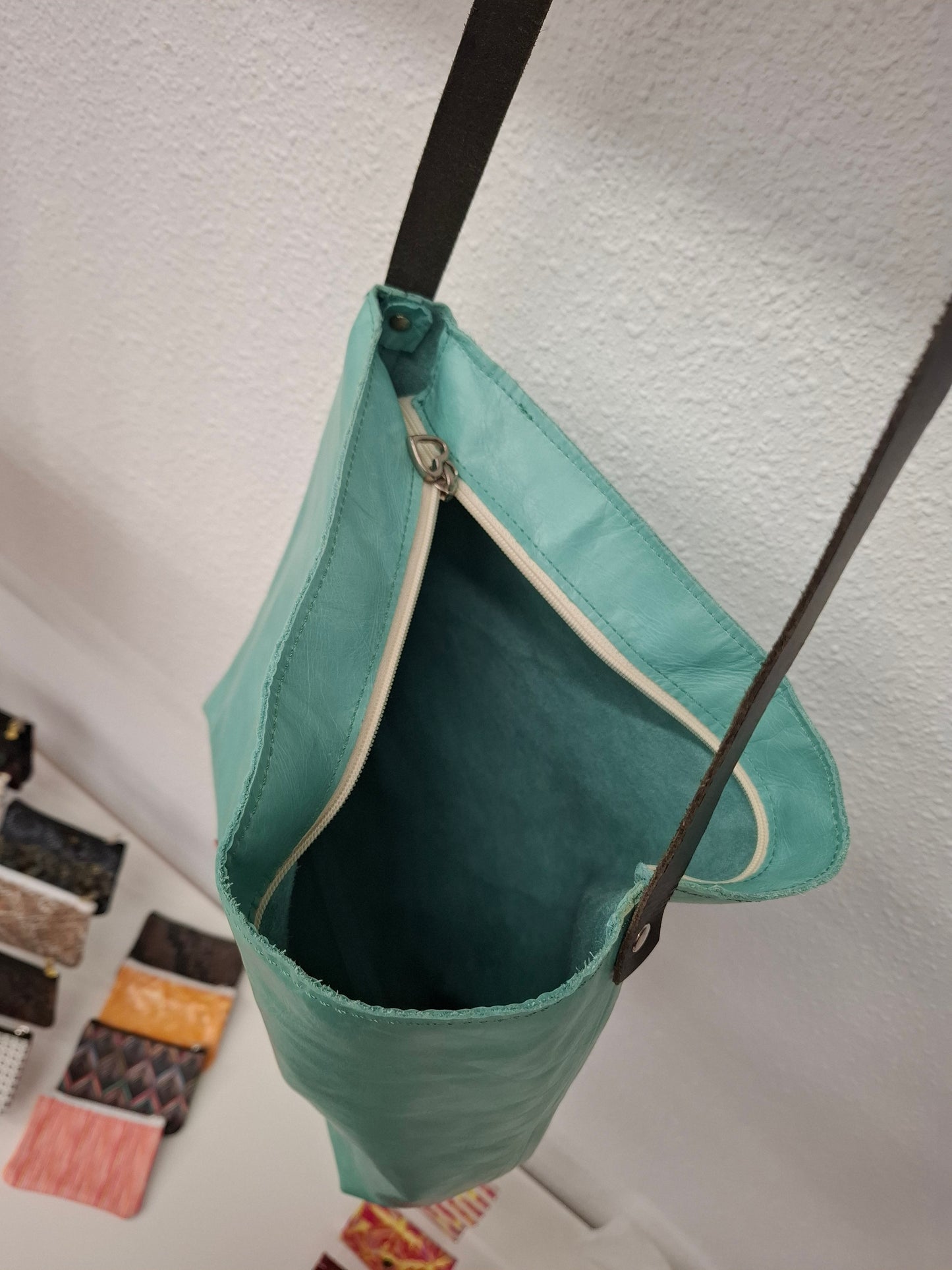 Bolso IGUÑA piel aguamarina