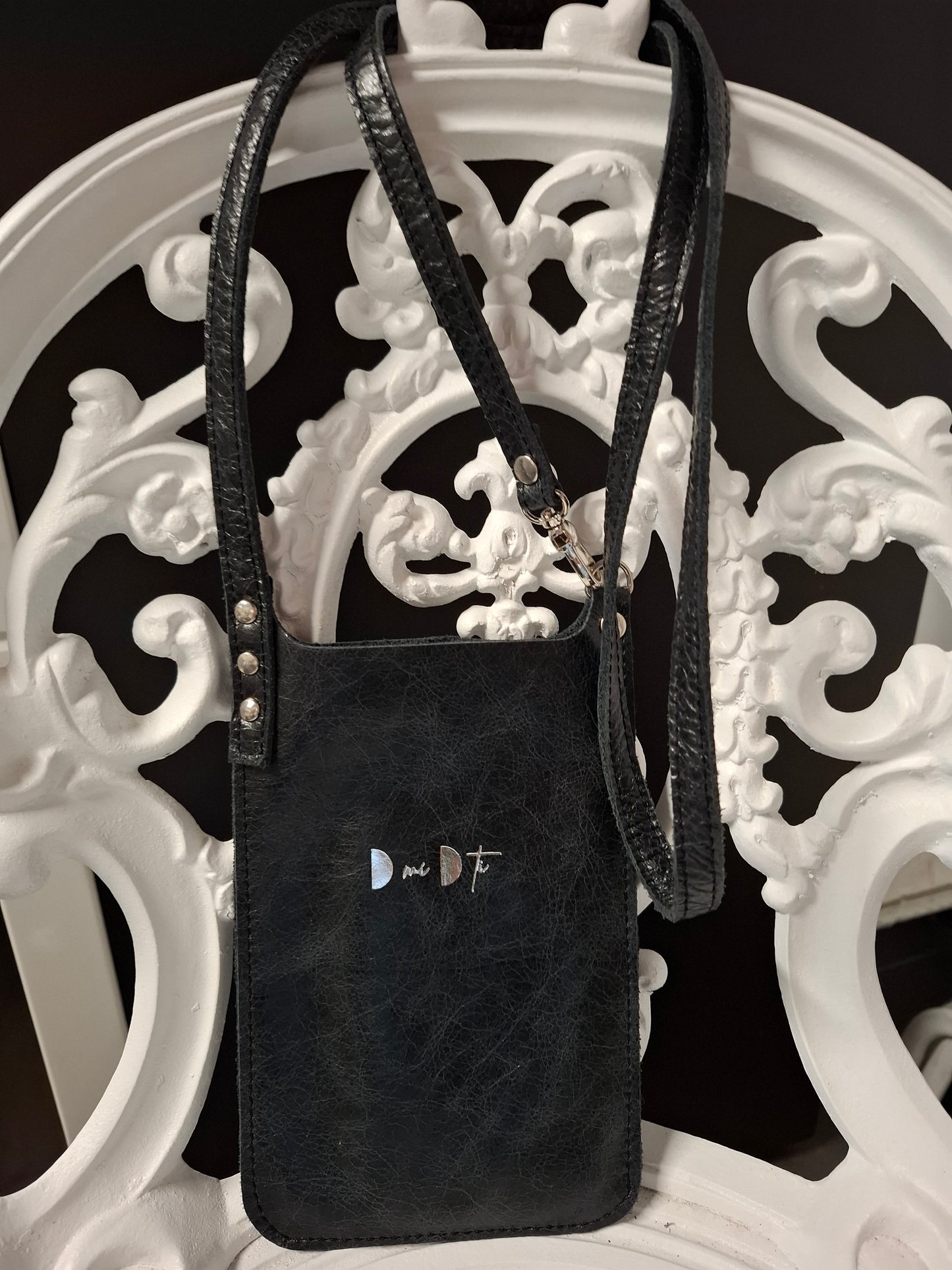 Bolso de móvil de piel envejecida negra