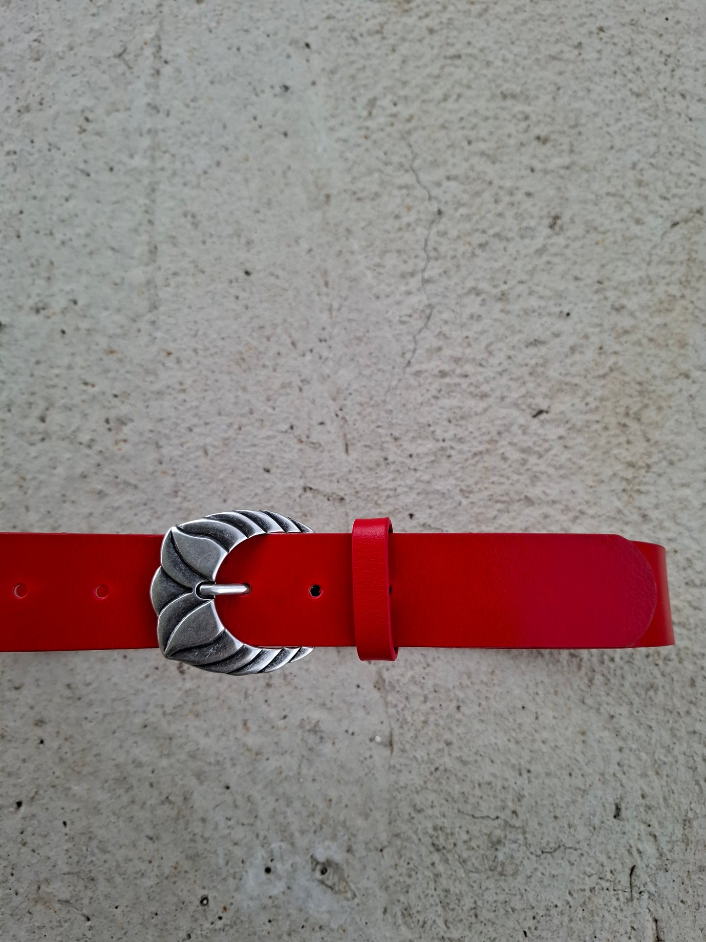 Cinturón de piel rojo 4cm hebilla flor