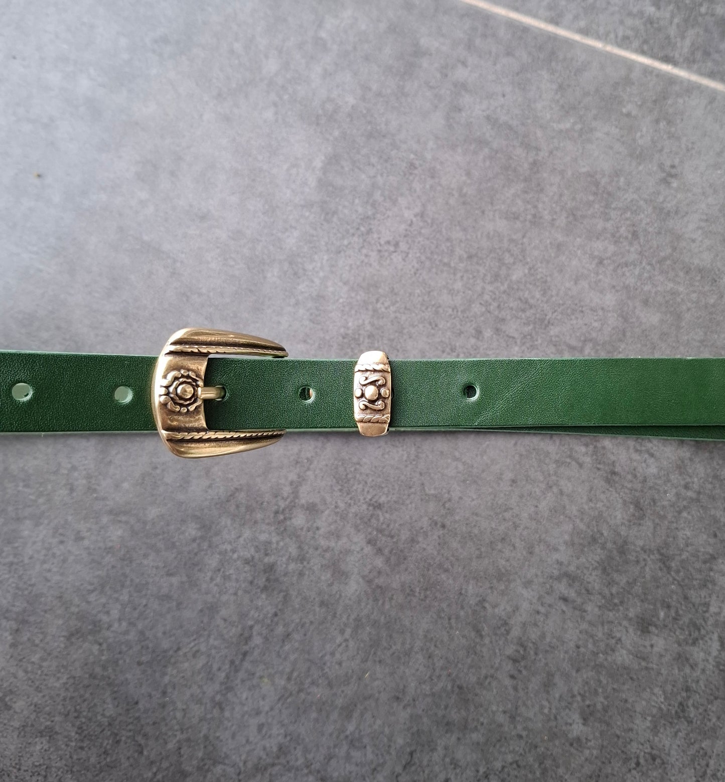 Cinturón de piel verde 2cm hebilla oro viejo