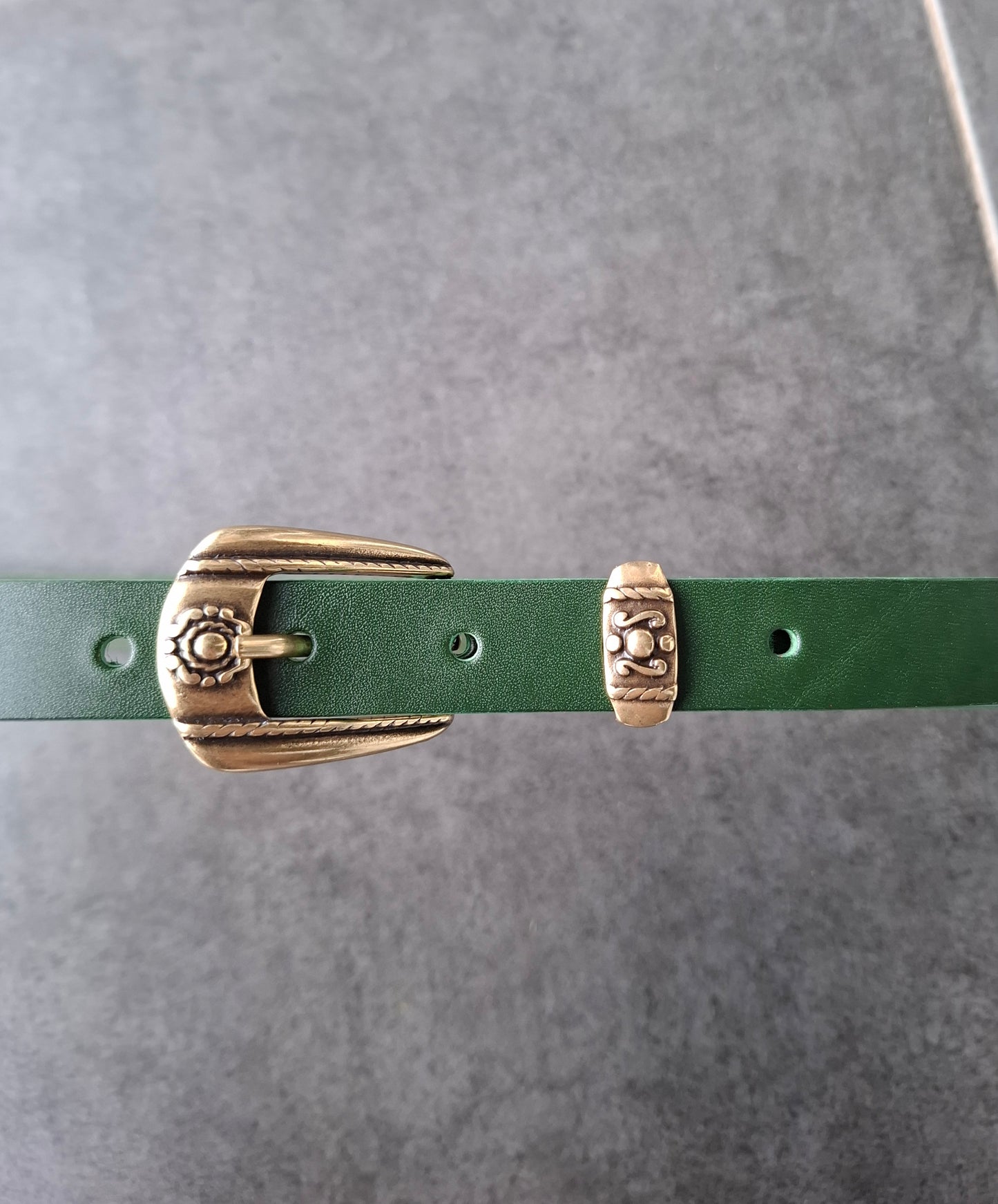 Cinturón de piel verde 2cm hebilla oro viejo