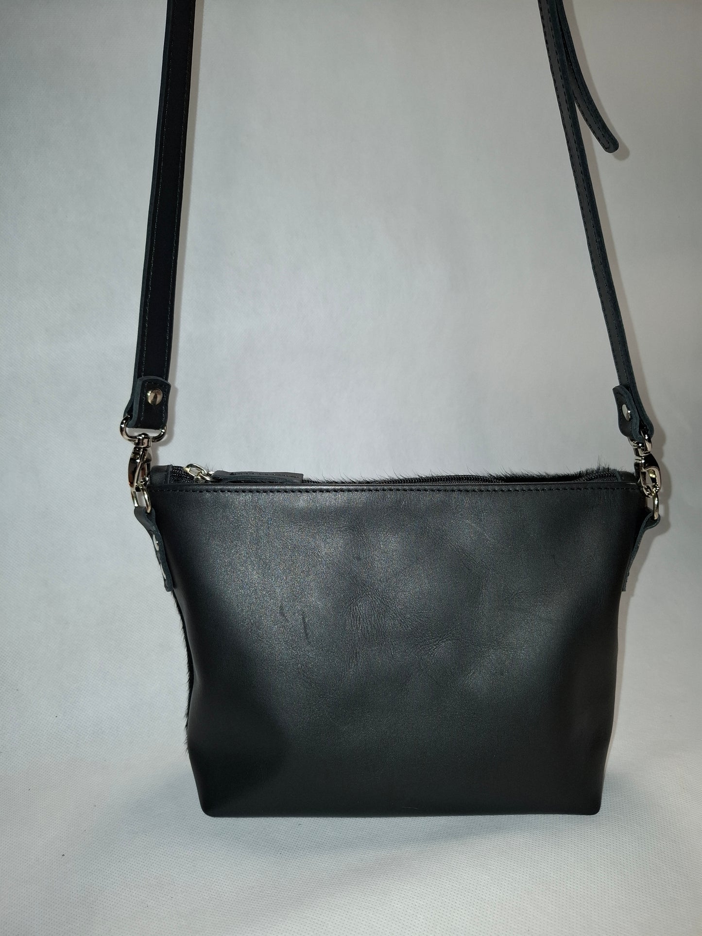 Bolso bandolera YERA piel con pelo negro
