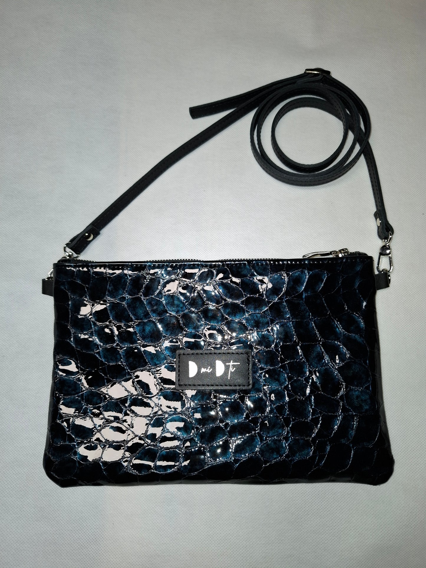 Bolso bandolera DOBRA piel escama azul brillo y negro