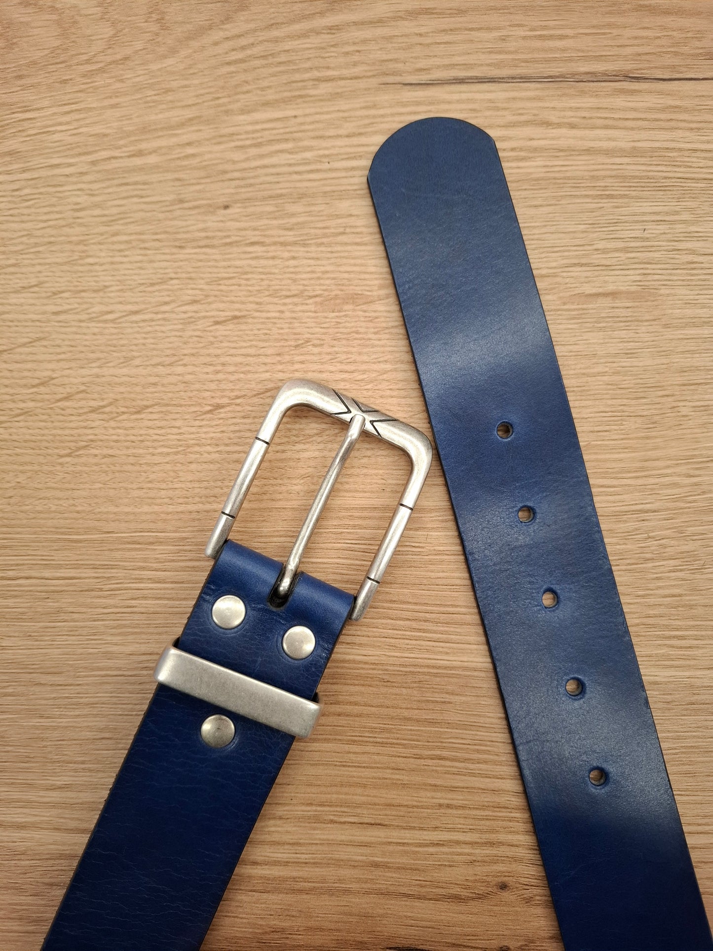 Cinturón hombre de piel azul 4cm hebilla plata vieja con X