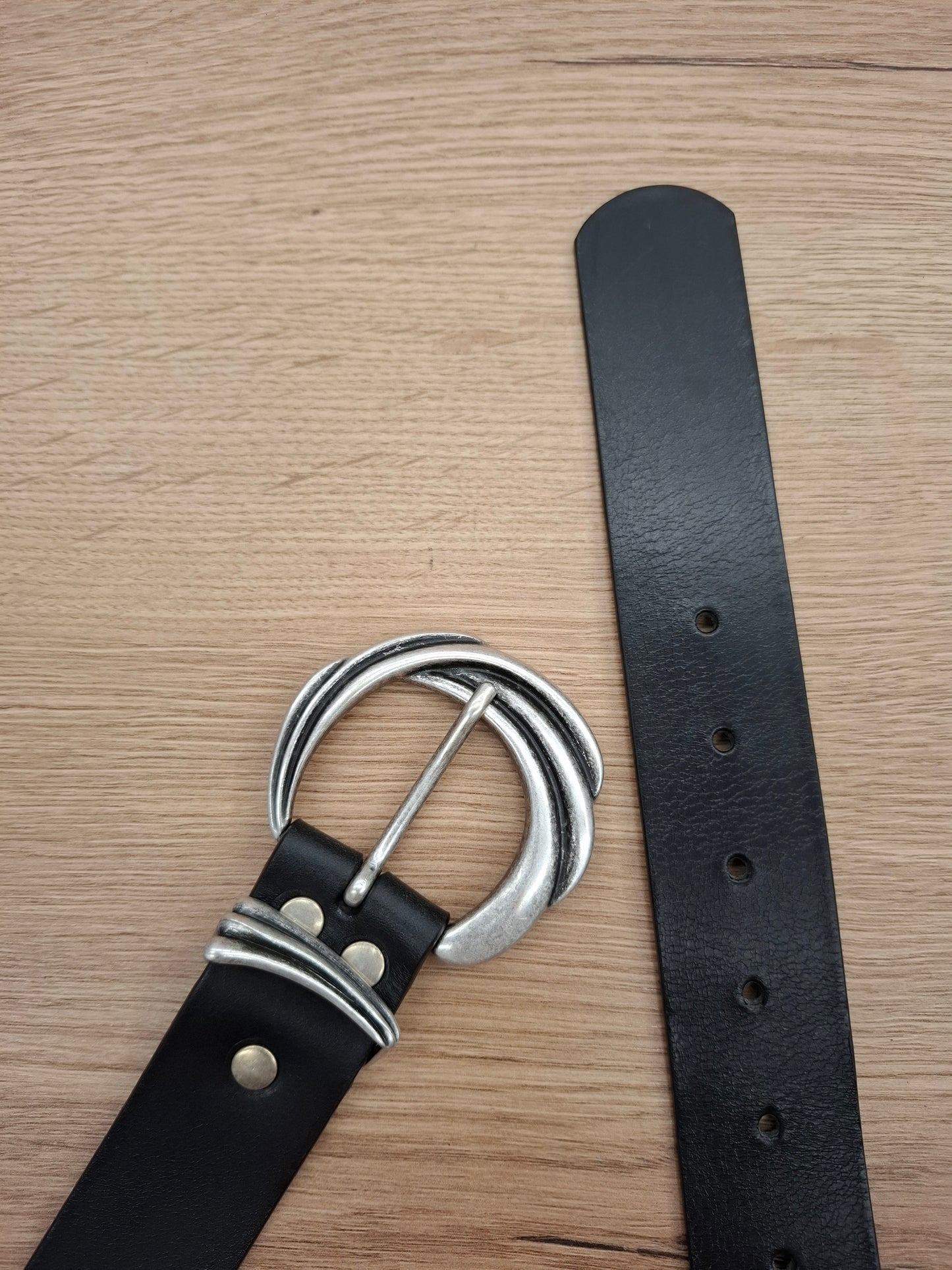 Cinturón de piel negro 3,5cm hebilla plata vieja ola