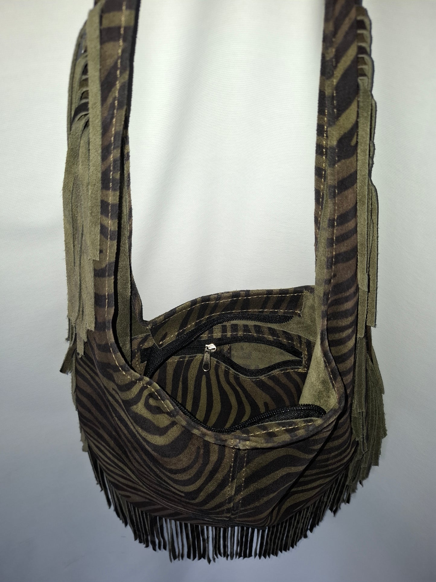 Bolso SOTO serraje flecos estampado cebra