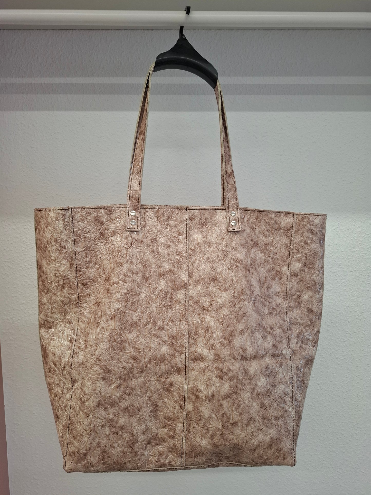 Bolso shopper VEGA XL piel charol arrugado beige