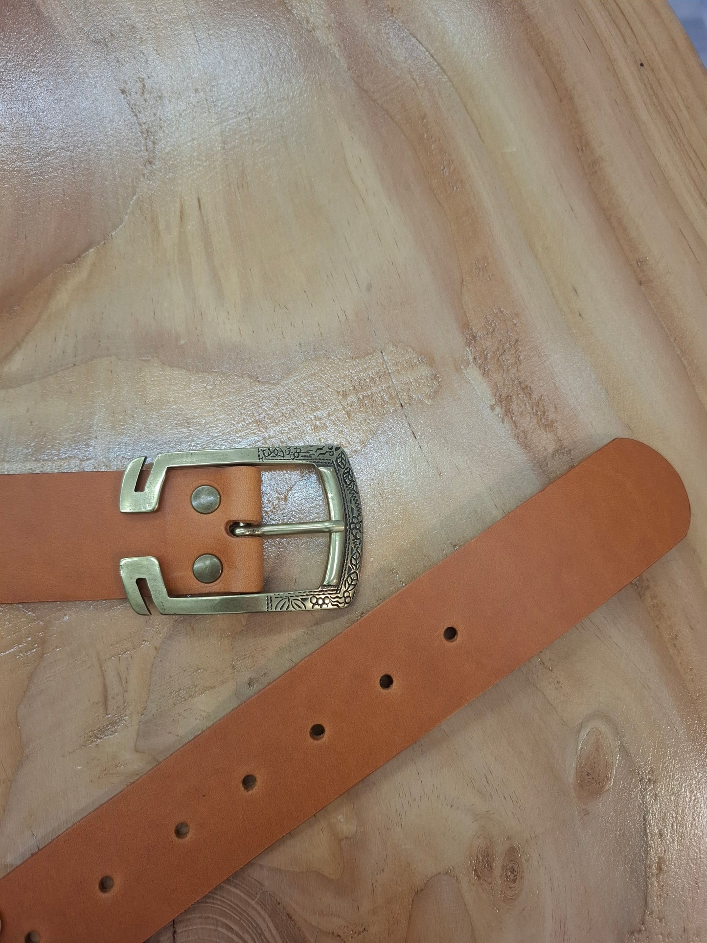 Cinturón de piel camel 4cm hebilla oro viejo patillas