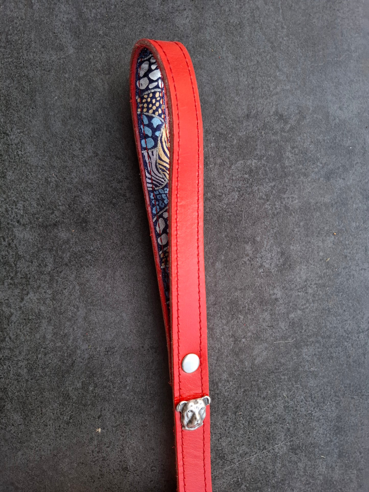 Correa de perro piel y cinta brillo rojo y azul
