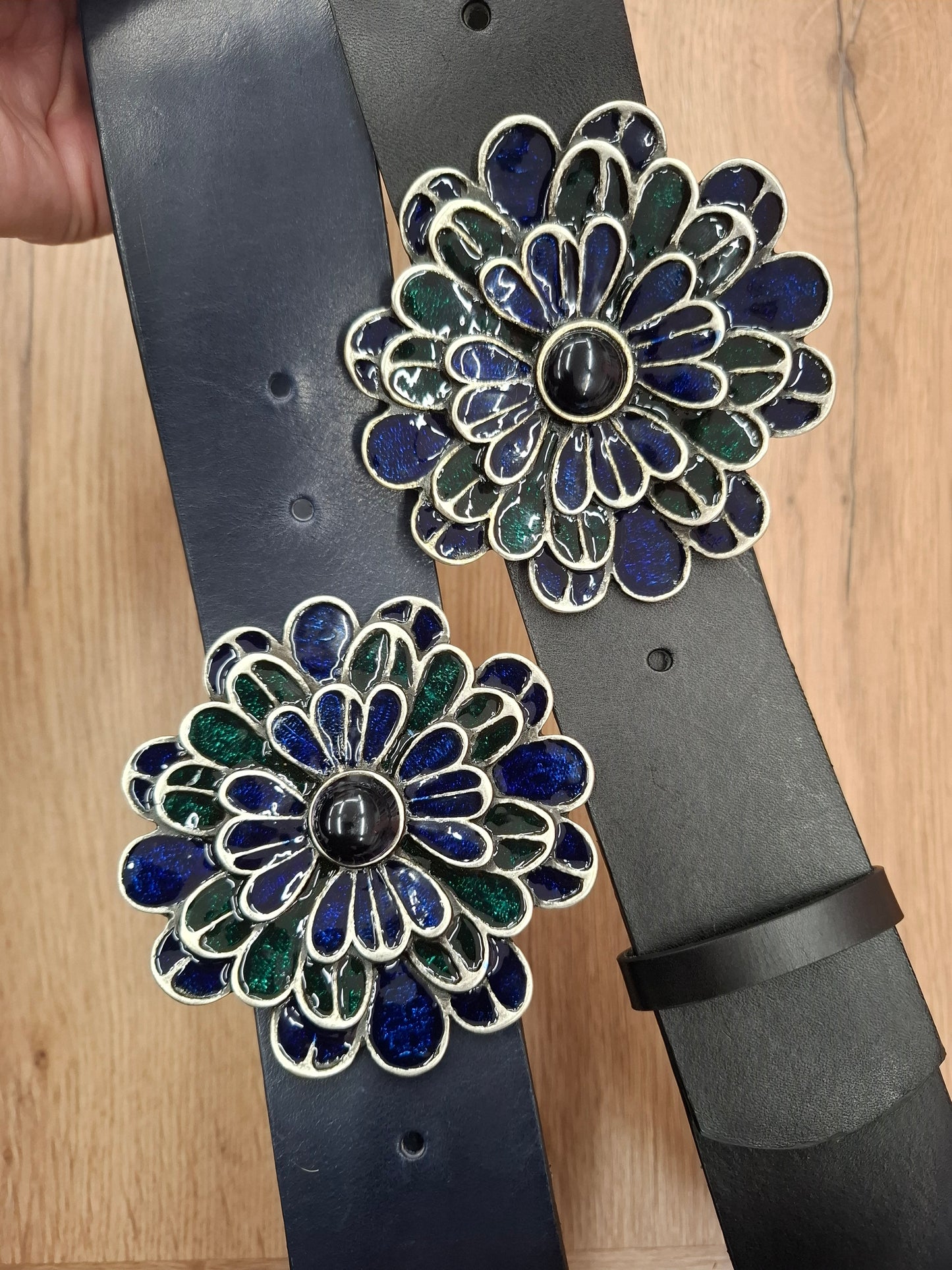 Cinturón de piel 5cm hebilla flor azul y verde