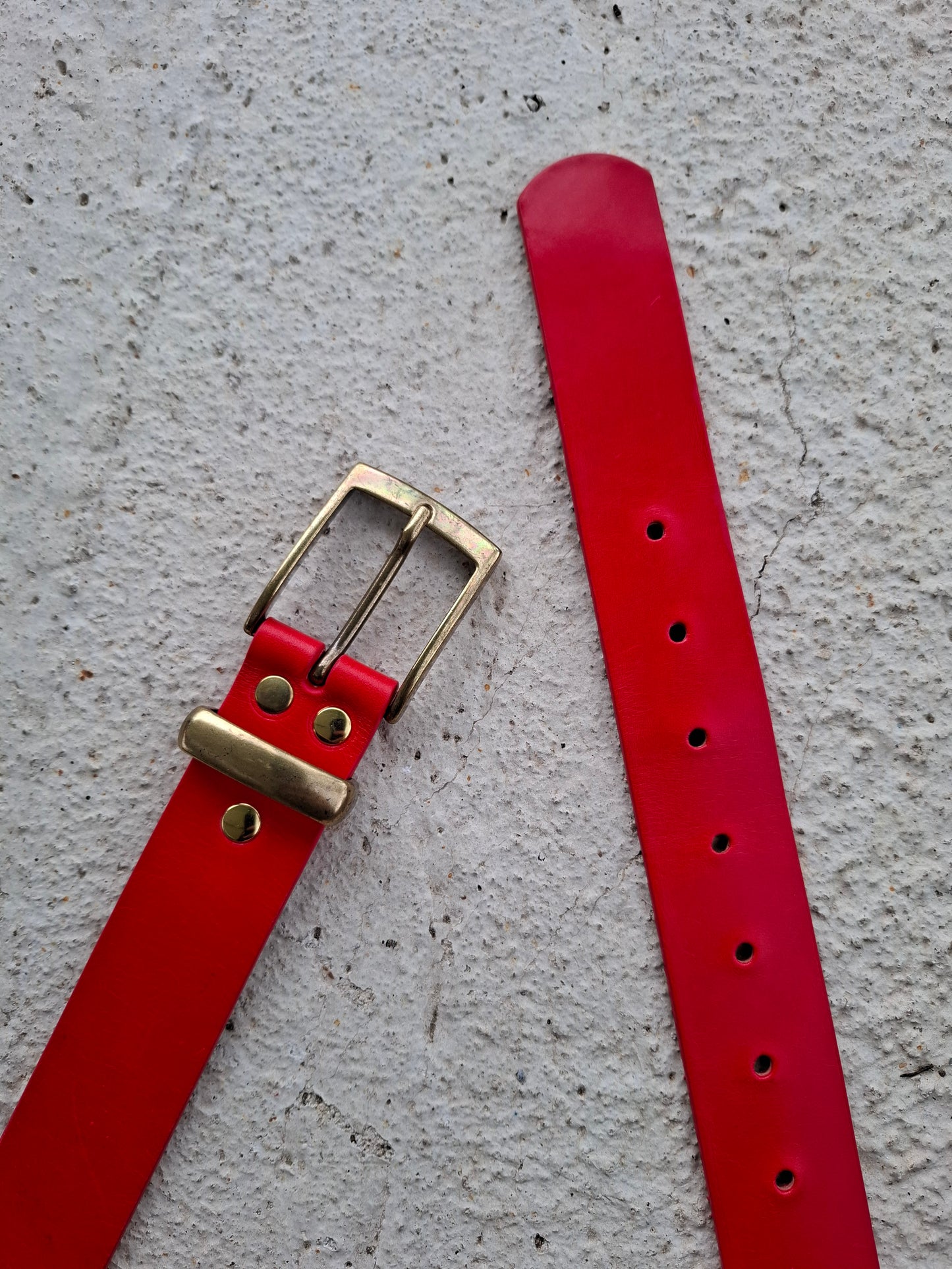Cinturón de piel rojo 3cm hebilla oro viejo