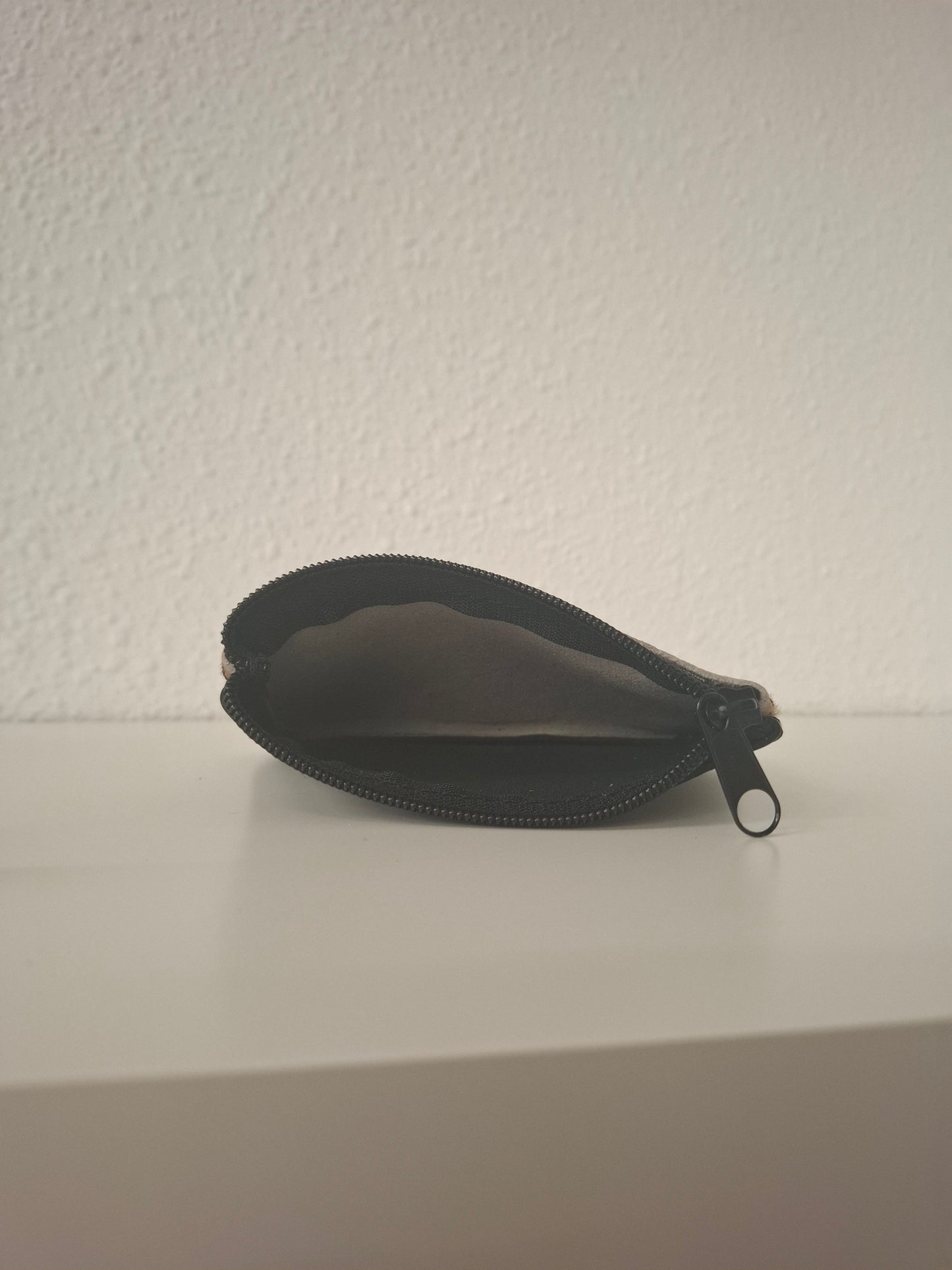 Monedero de piel con pelo leopardo marrón y negro