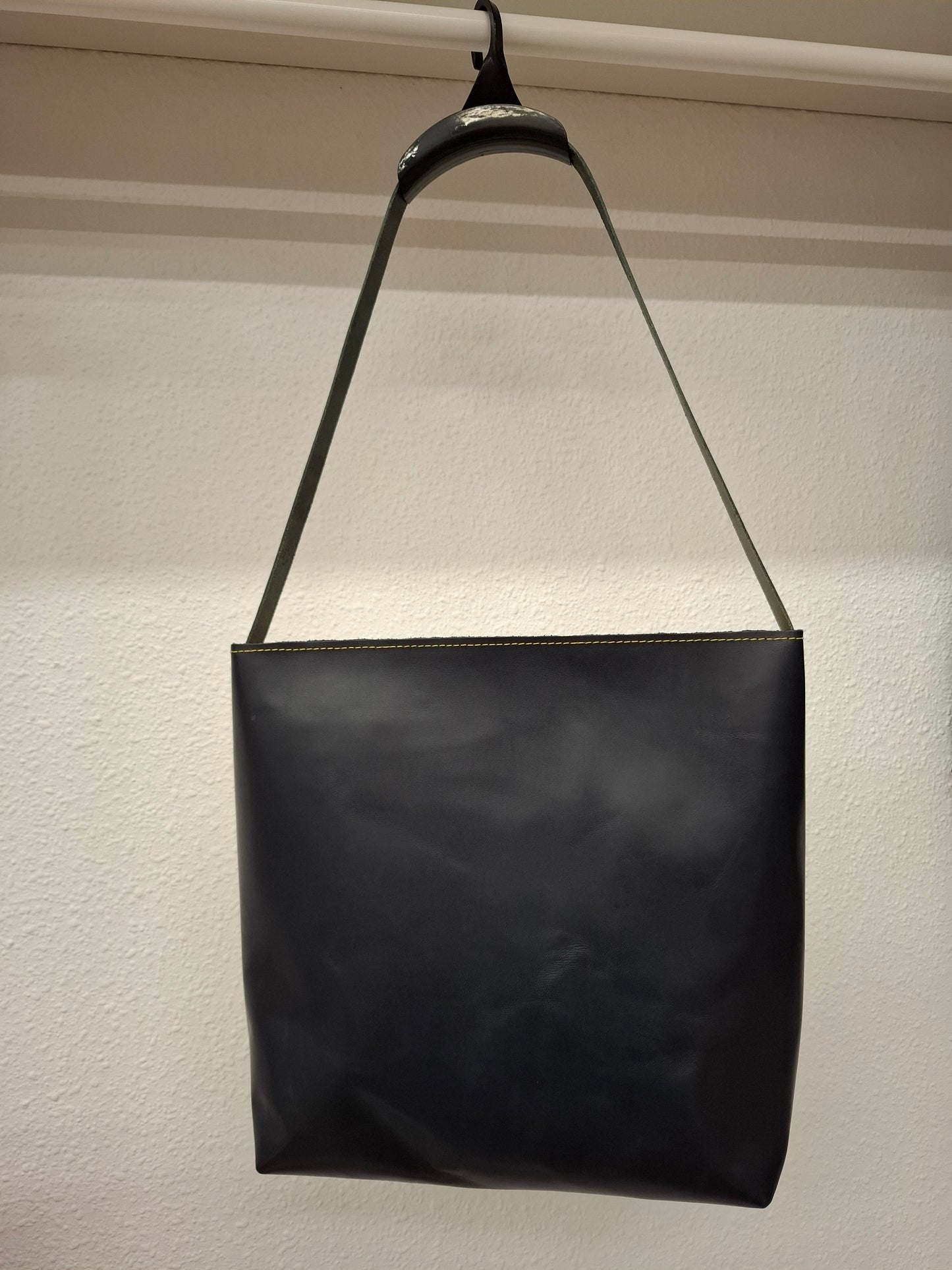 Bolso IGUÑA piel caballitos de mar amarillo y negro