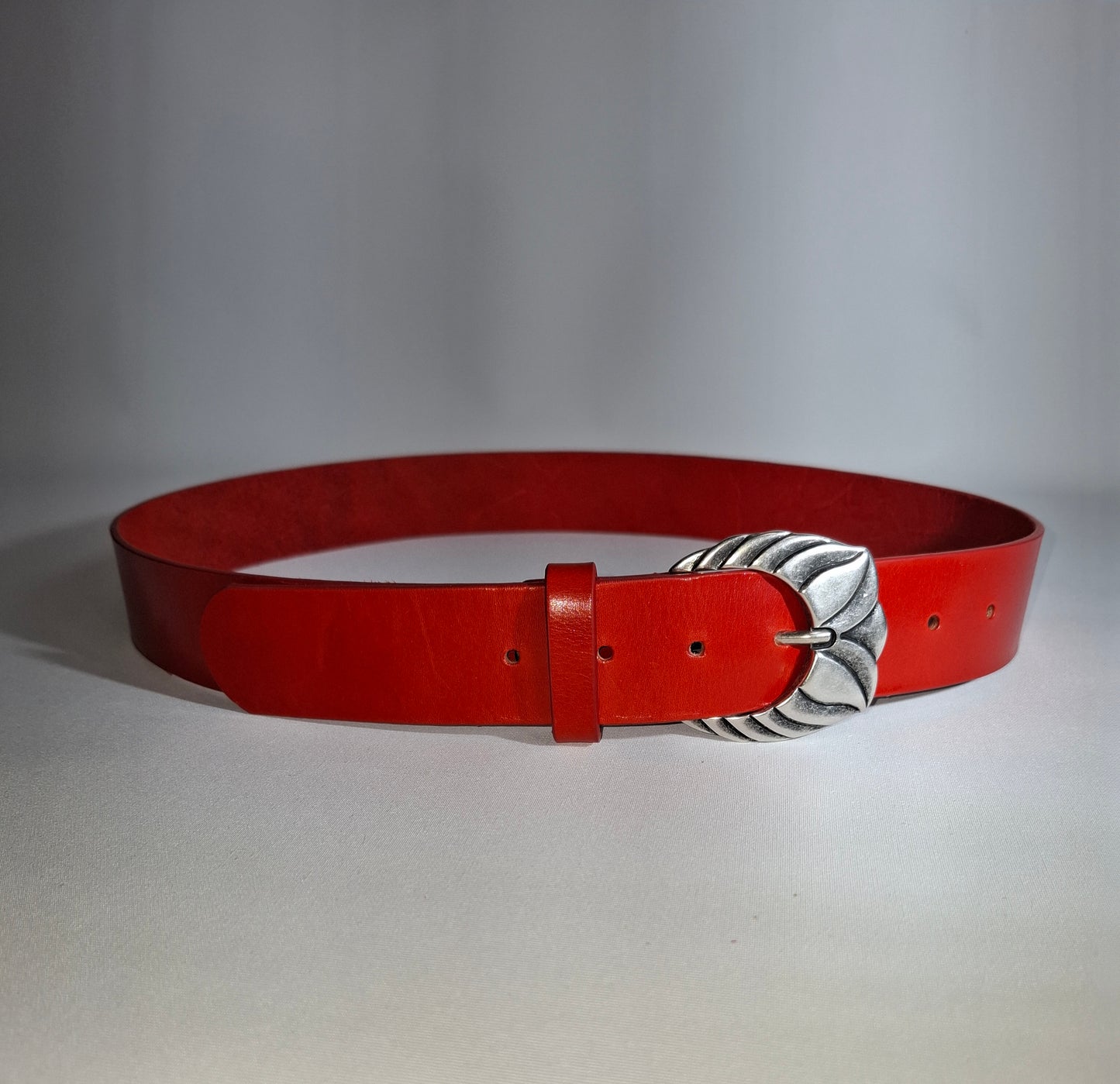 Cinturón de piel rojo 4cm hebilla flor