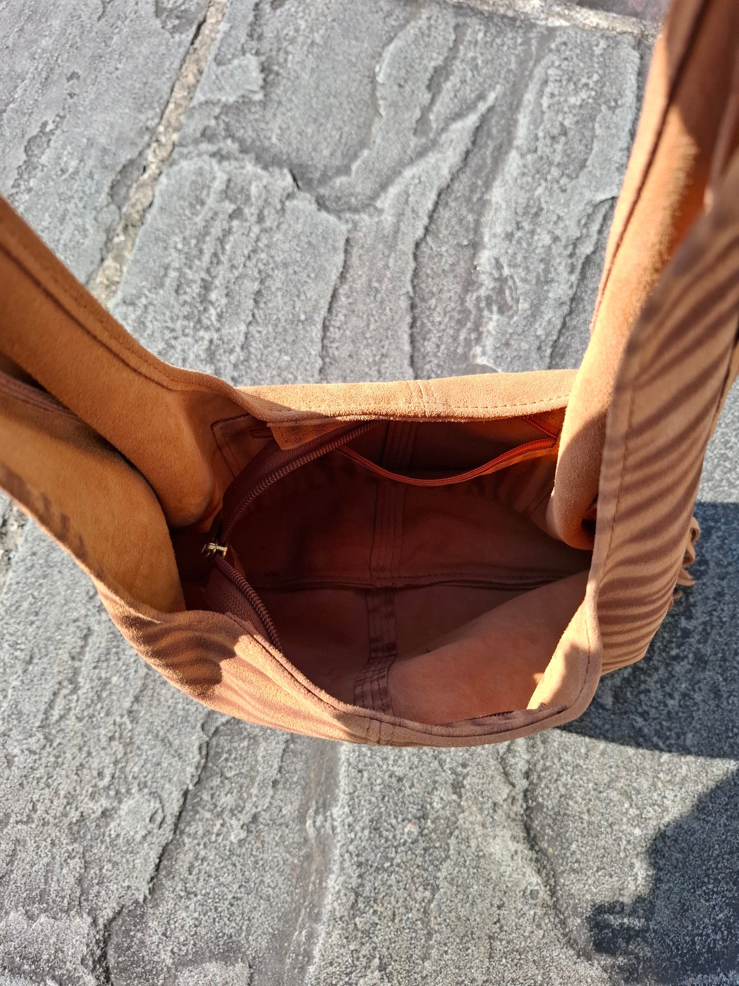 Bolso SOTO serraje flecos estampado cebra camel