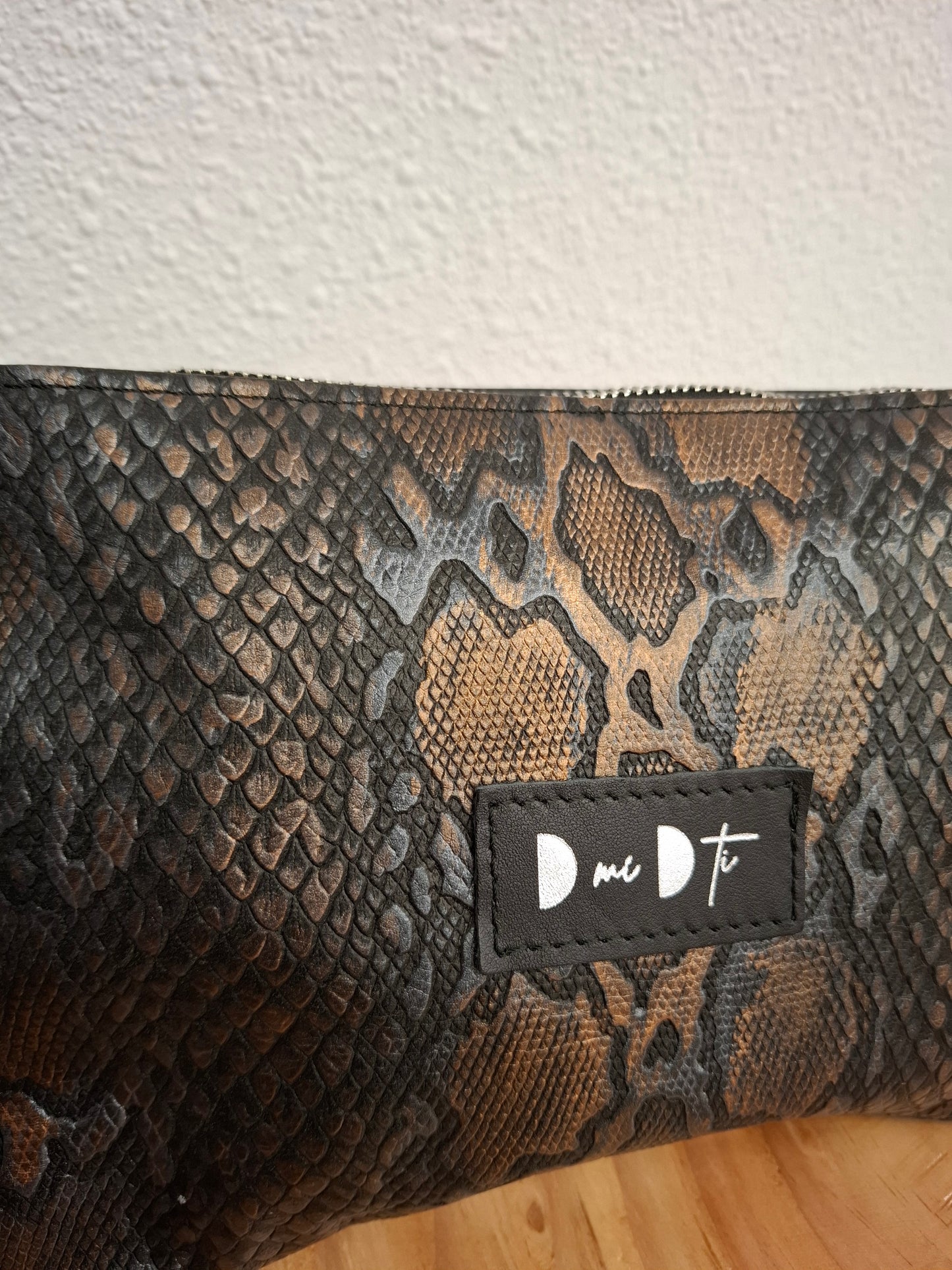Bolso de mano DOBRA piel serpiente brillo cobre