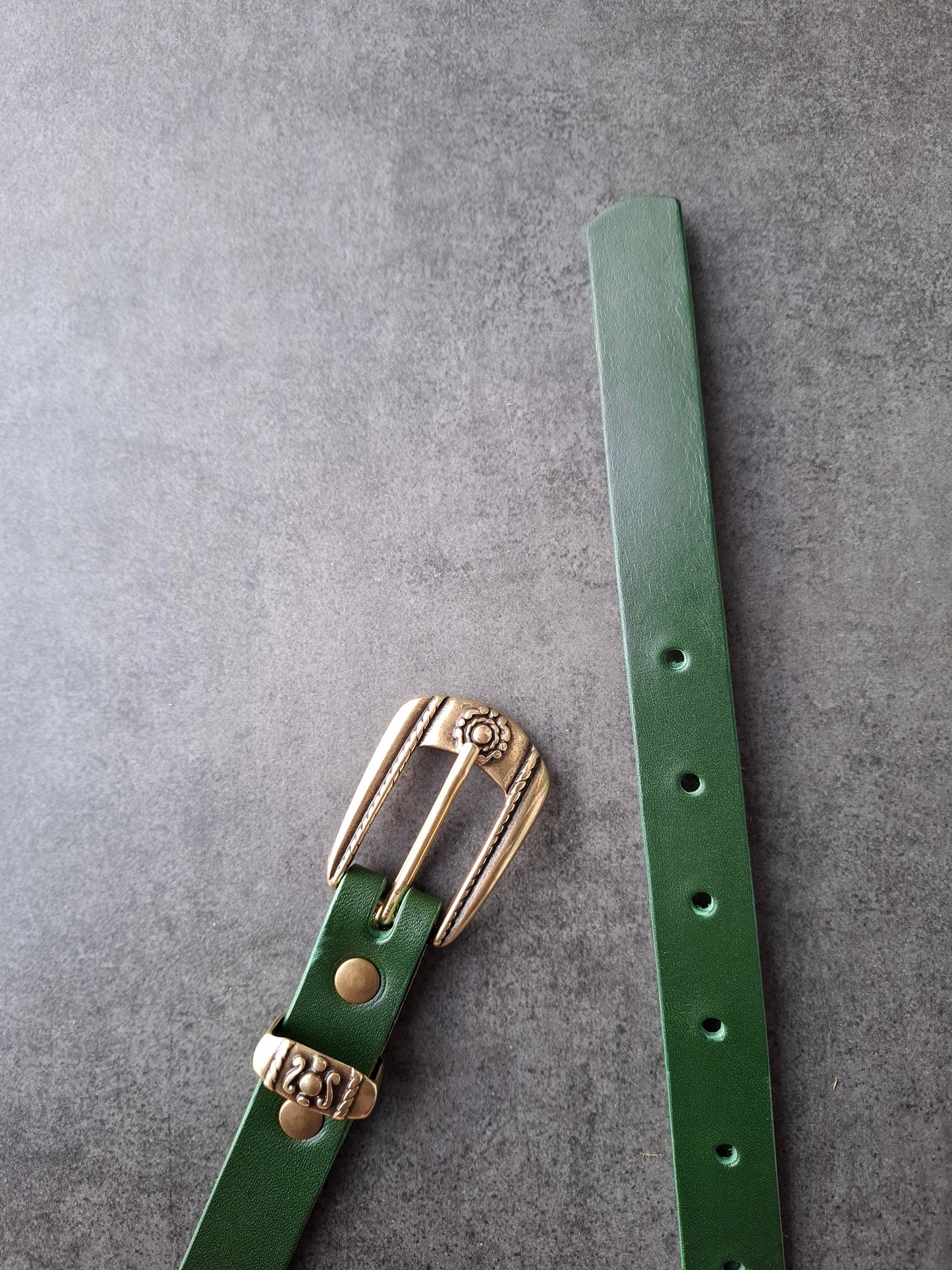 Cinturón de piel verde 2cm hebilla oro viejo