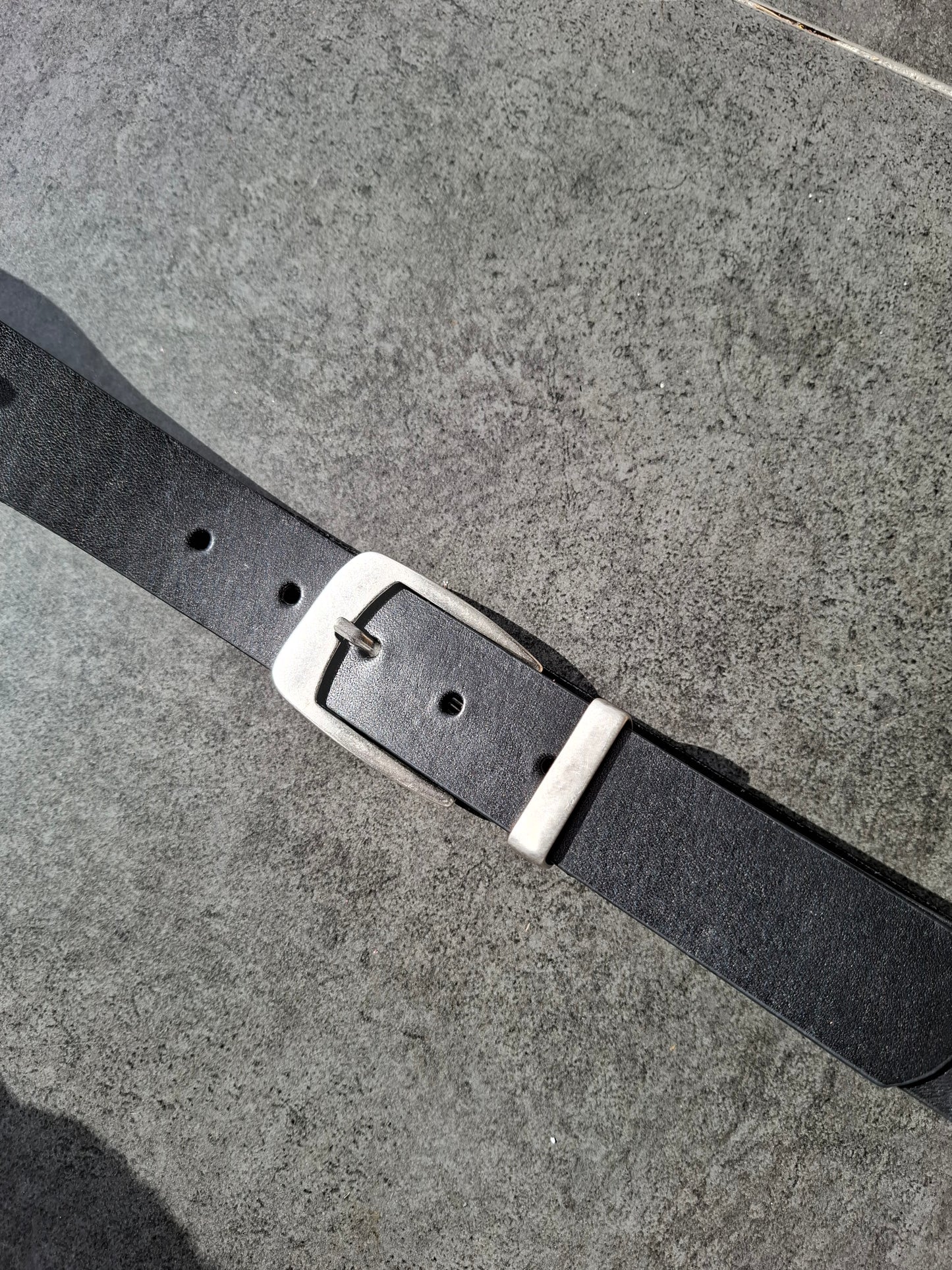 Cinturón hombre de piel negro 3,5cm hebilla plata vieja