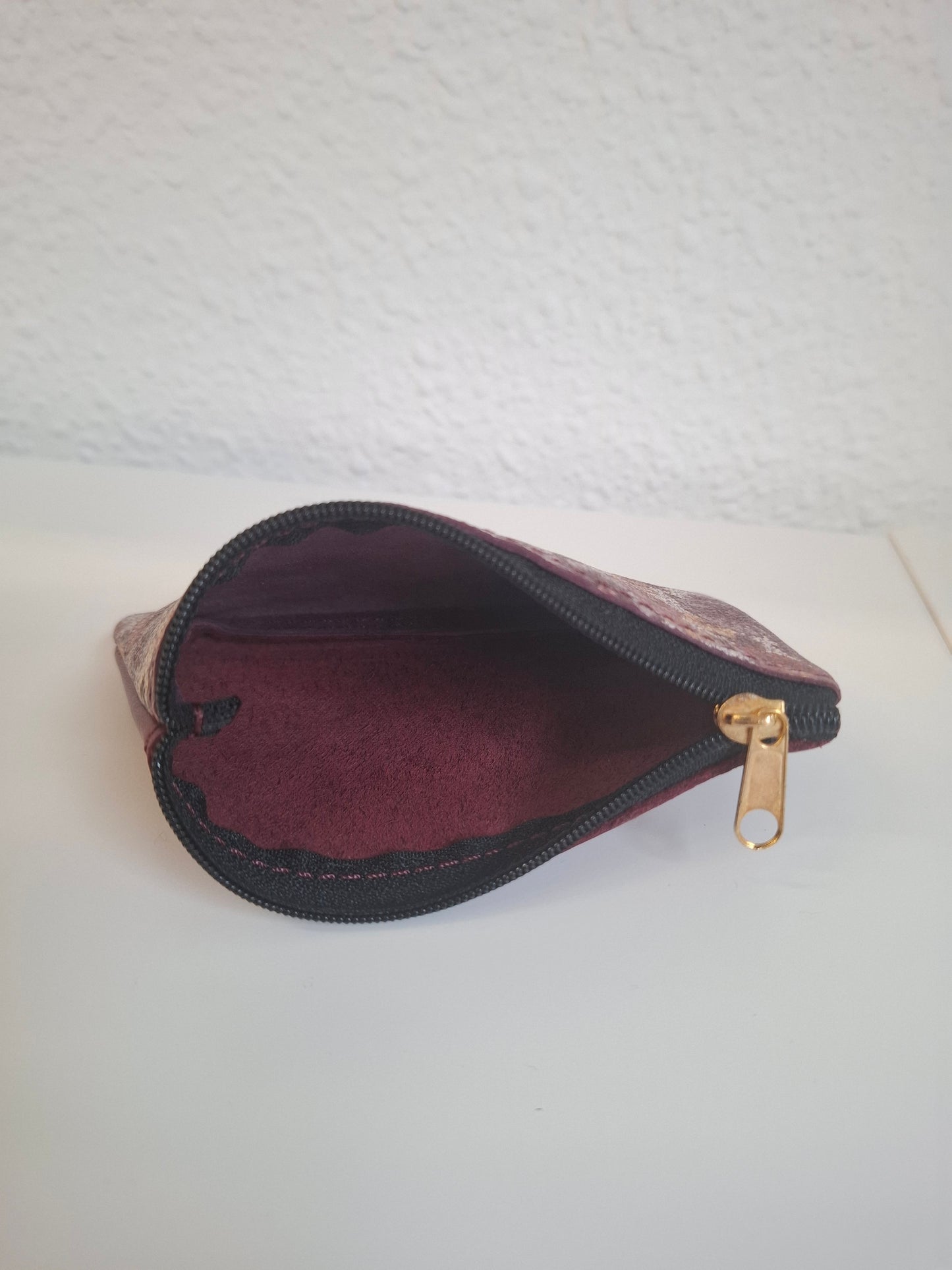 Monedero de piel flores berenjena