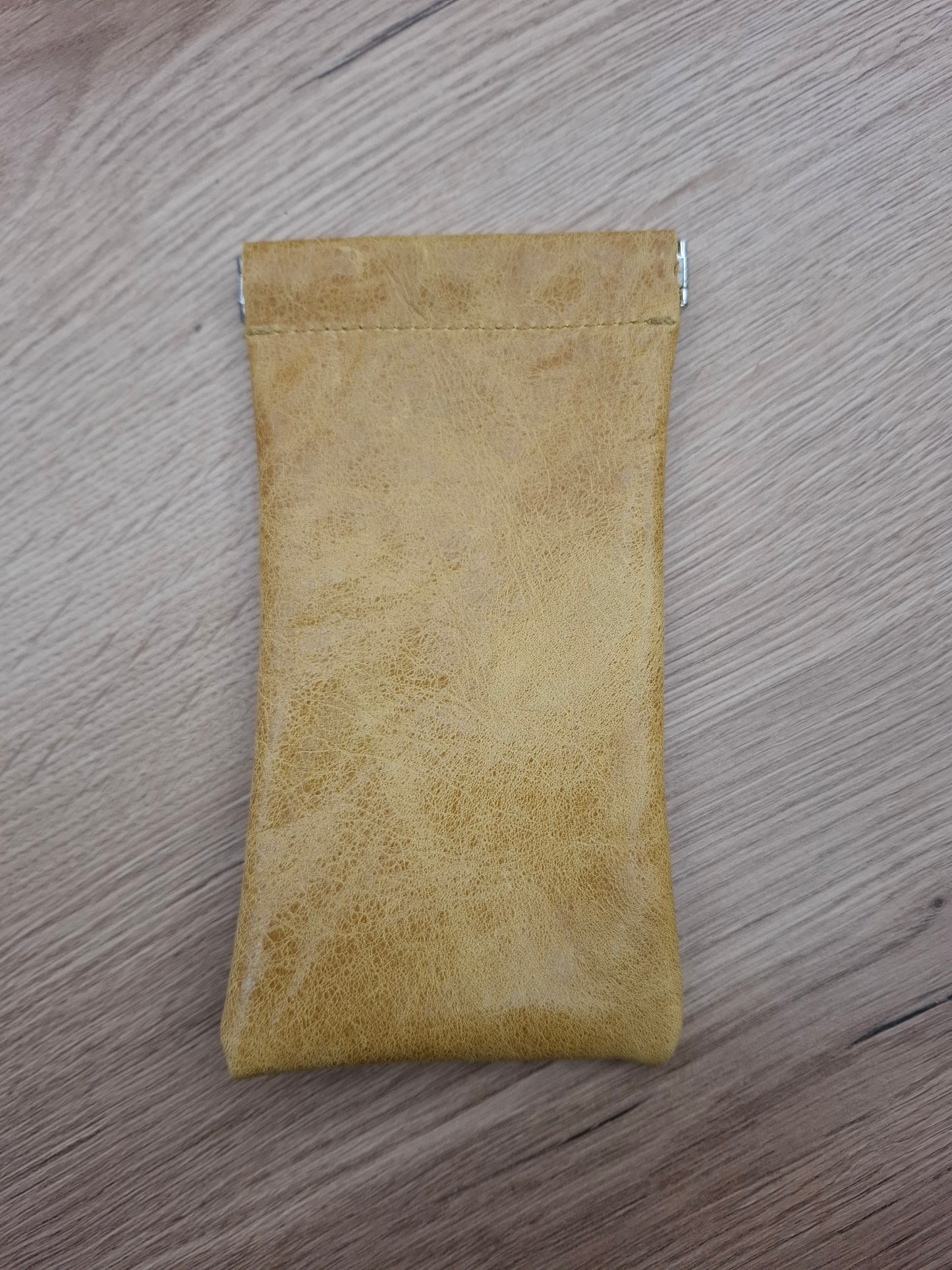 Funda gafas piel amarillo envejecido