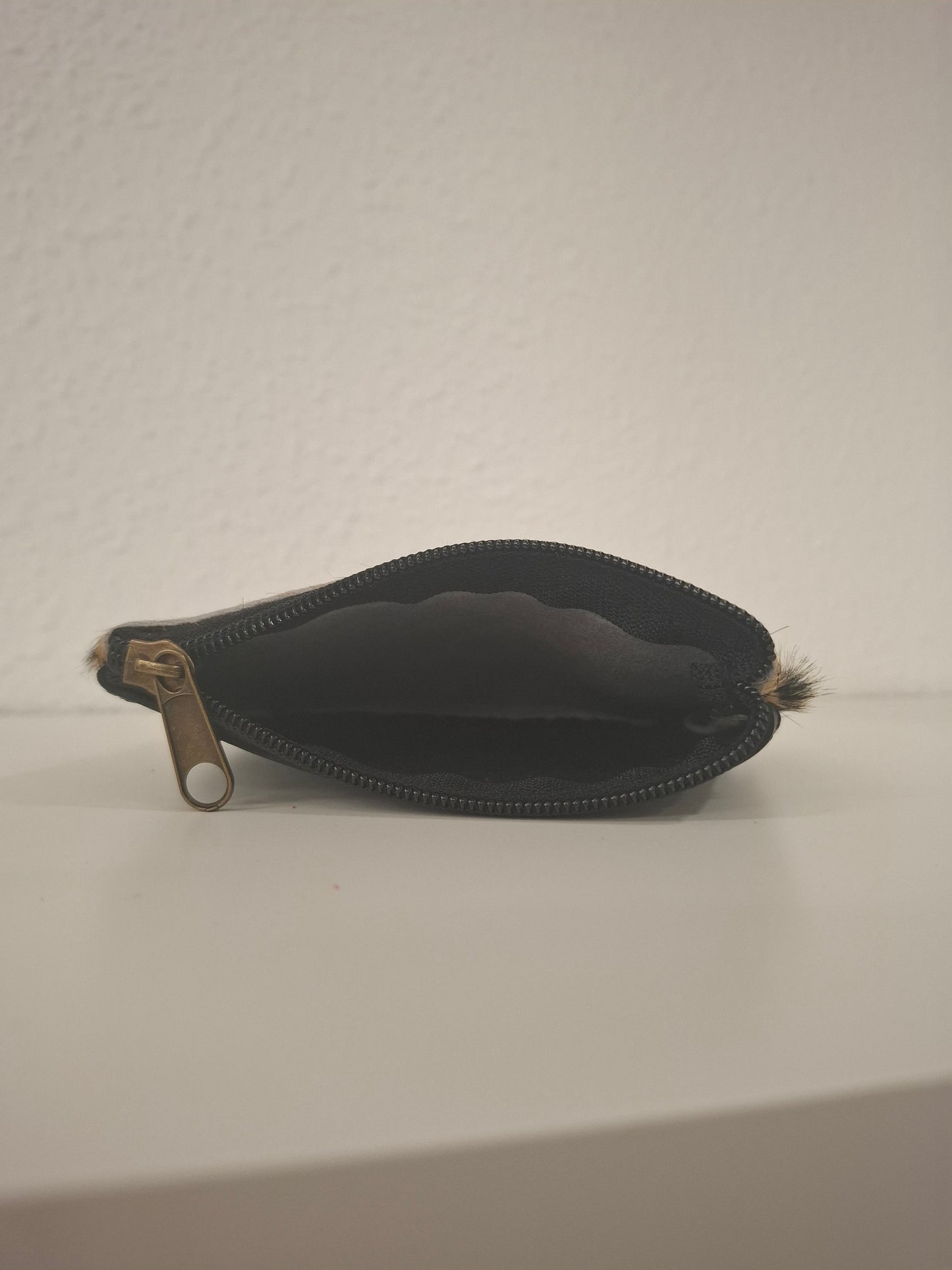 Monedero de piel con pelo dálmata marrón