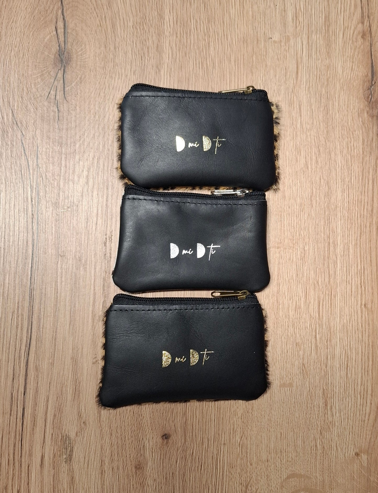 Monedero de piel con pelo animal print