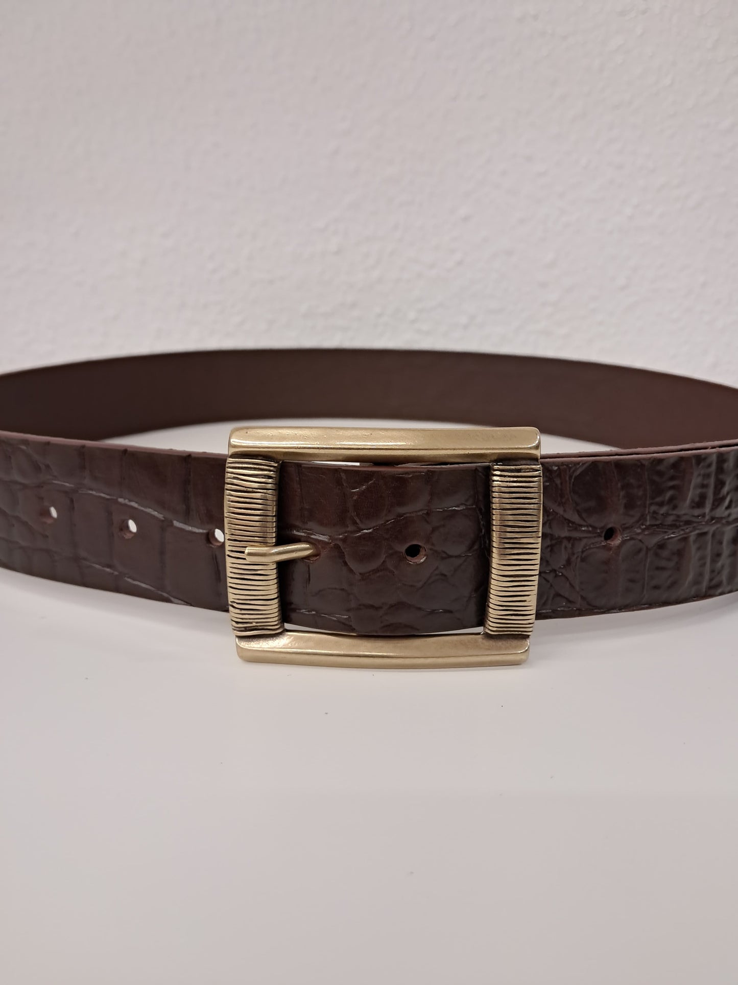 Cinturón de piel marrón coco 4cm hebilla oro viejo rayas