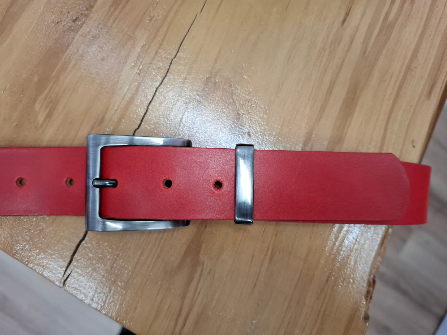 Cinturón hombre de piel rojo 3,5cm hebilla fumé satinada