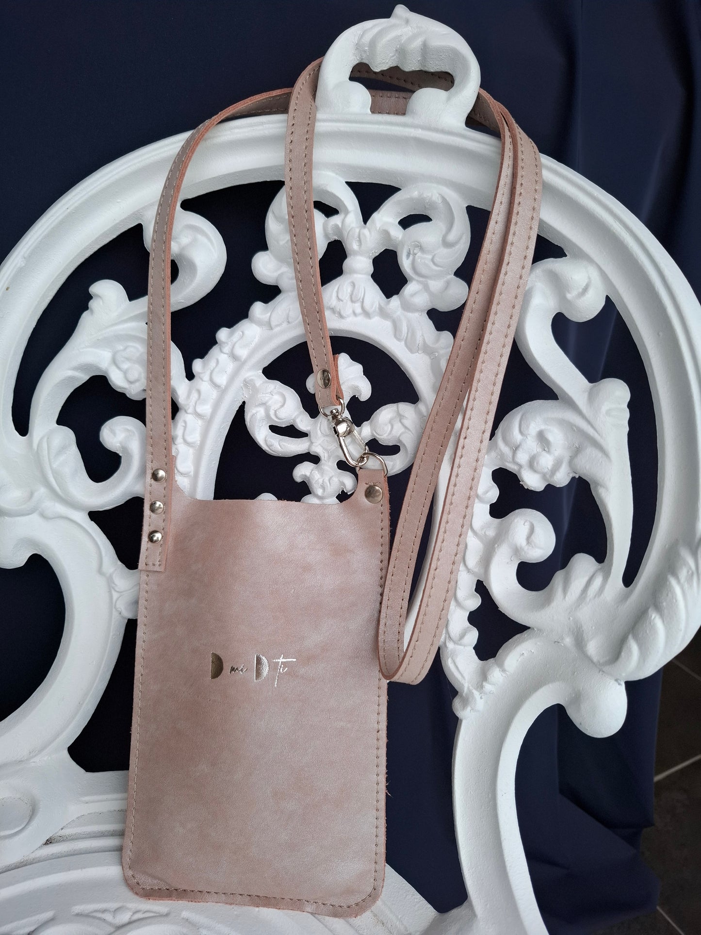 Bolso de móvil de piel anacarada beige