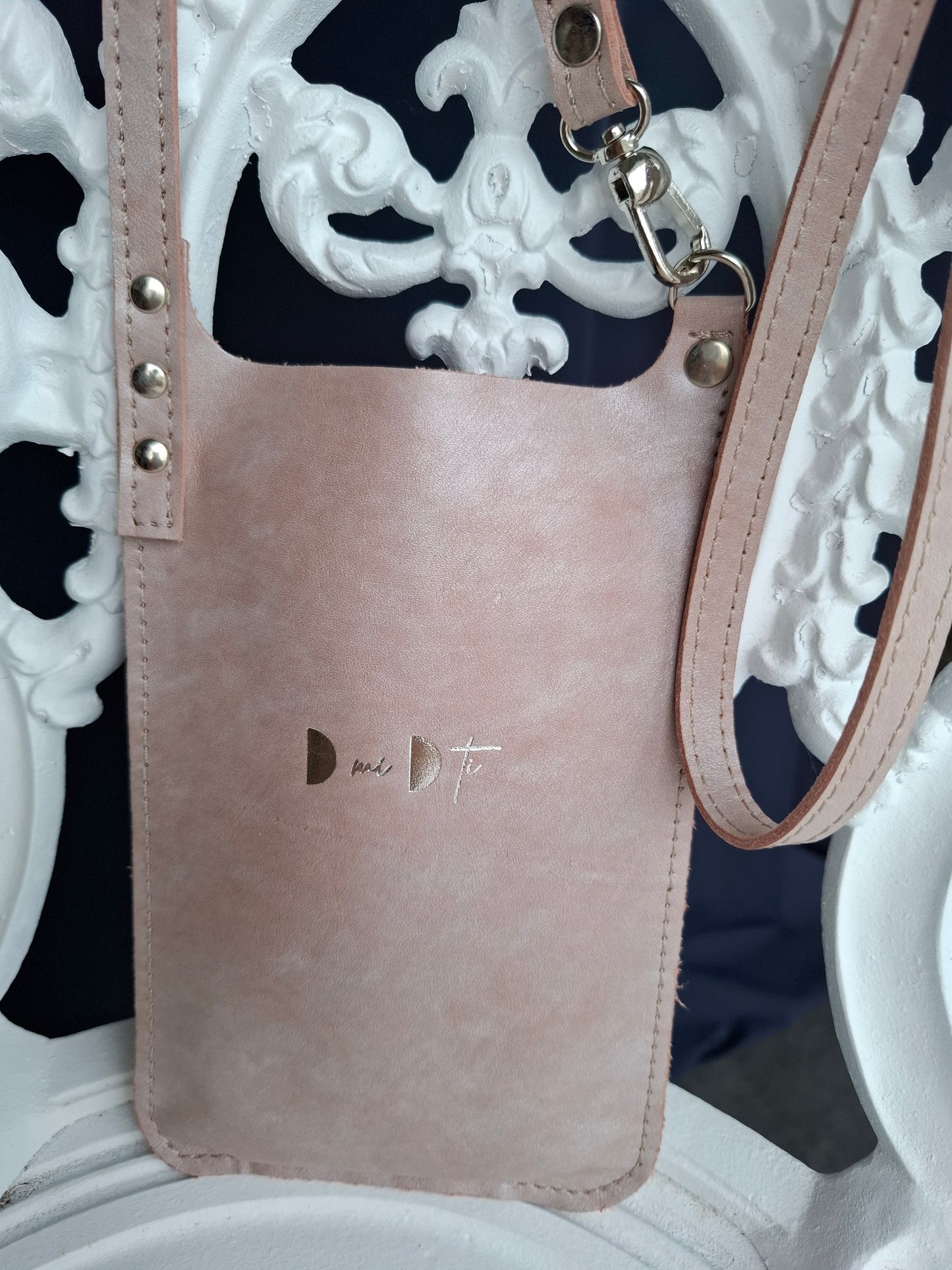 Bolso de móvil de piel anacarada beige