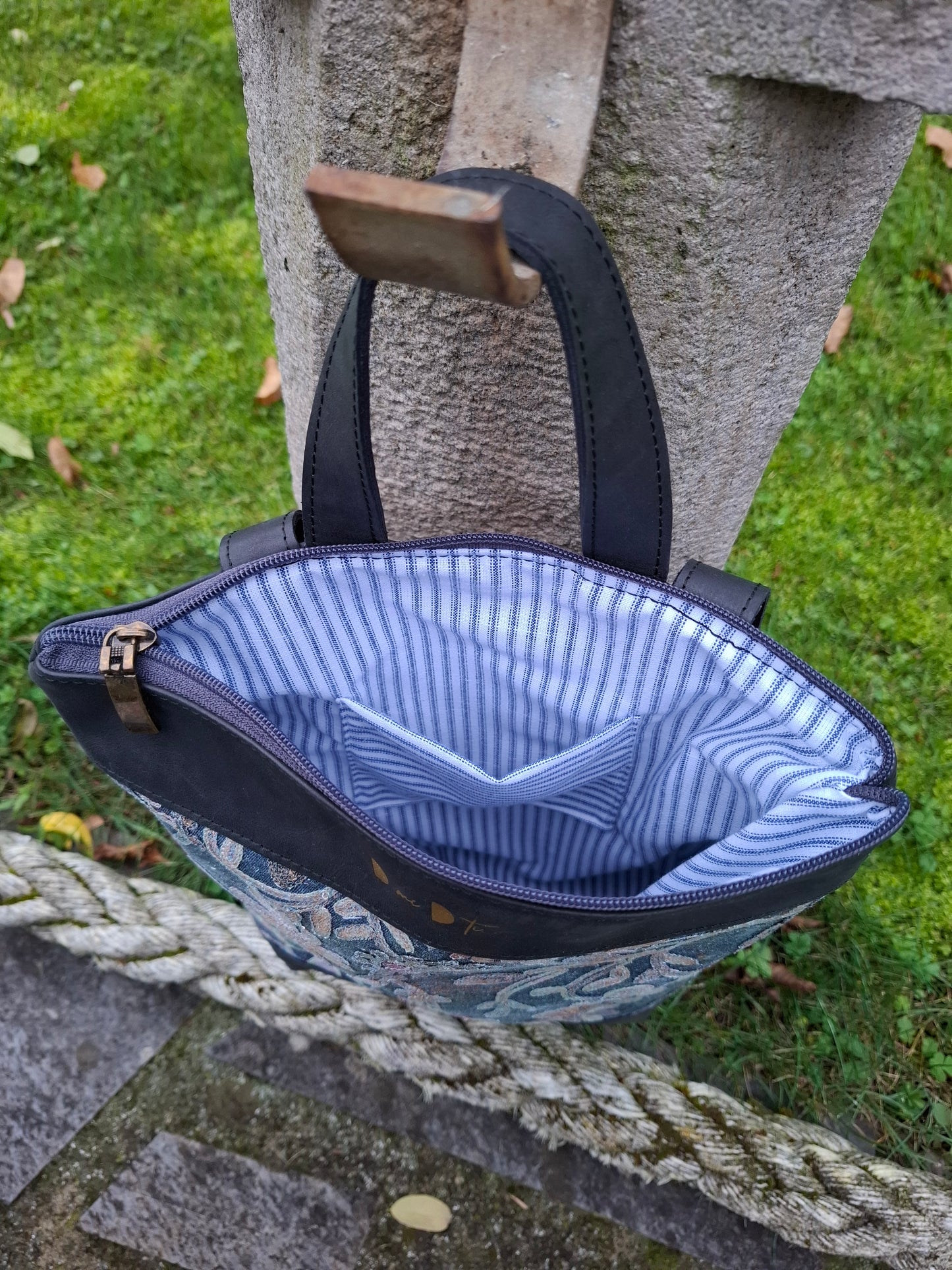 Mochila antirrobo TERRA CHÁ piel negra y denim efecto óxido