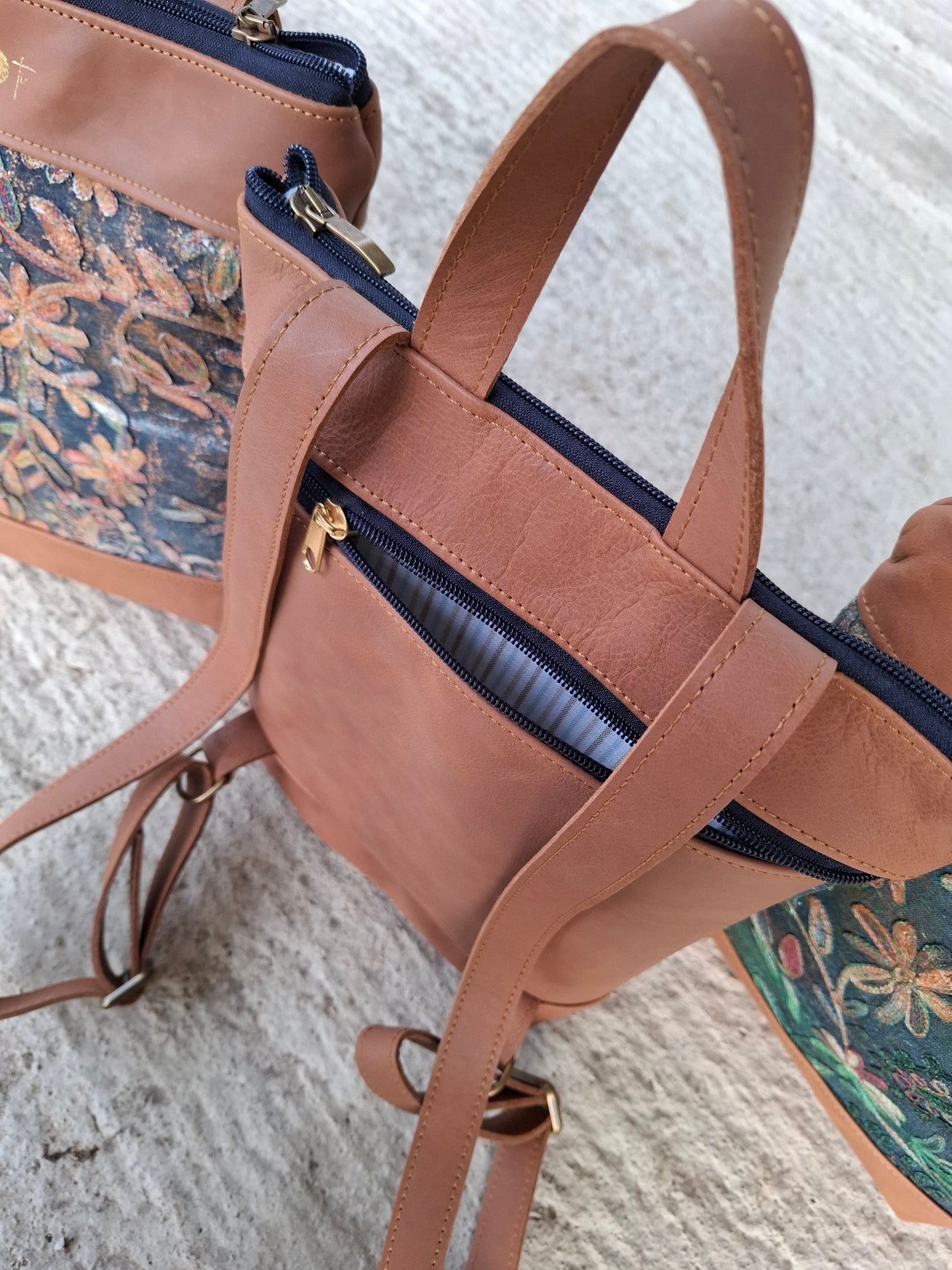 Mochila antirrobo TERRA CHÁ piel marrón y denim efecto óxido
