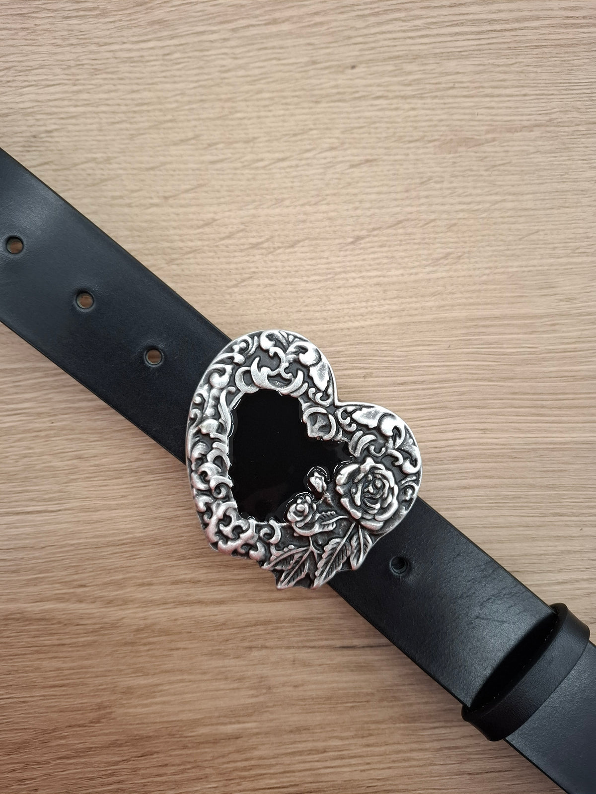 Cinturón de piel negro 4cm hebilla corazón plata vieja
